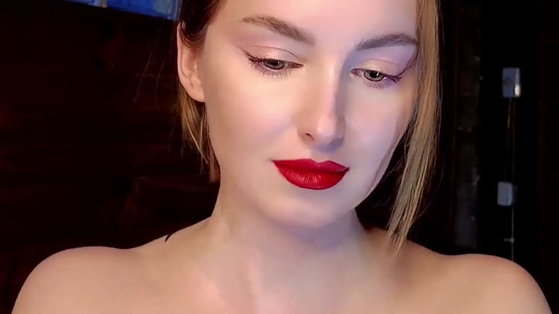 Gallery image thumbnail from Red_Lips_Girl's myfreecams stream on, 04/30/2025, 19:46 image 10 of 20