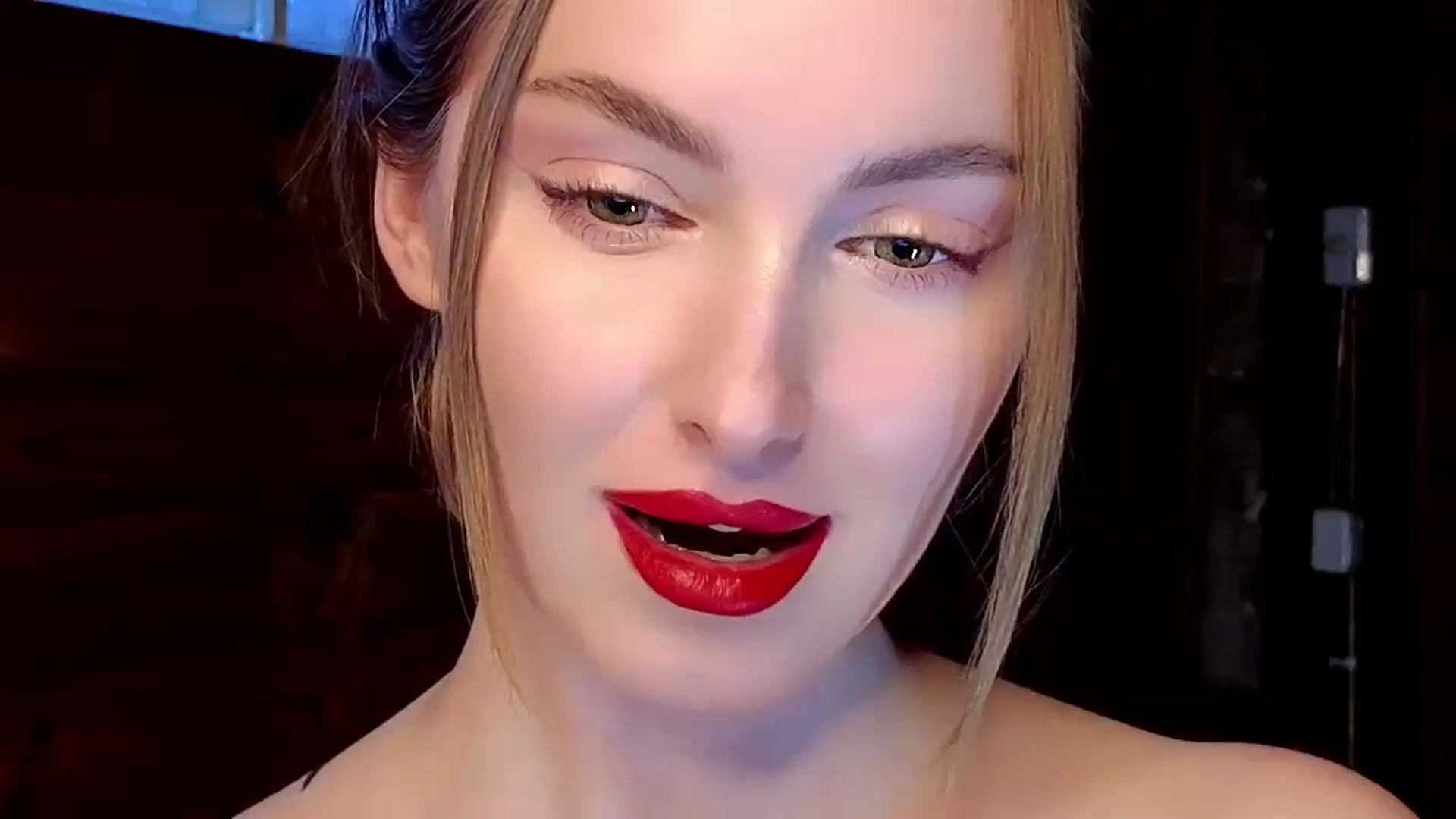 Gallery image thumbnail from Red_Lips_Girl's myfreecams stream on, 04/30/2025, 19:46 image 6 of 20