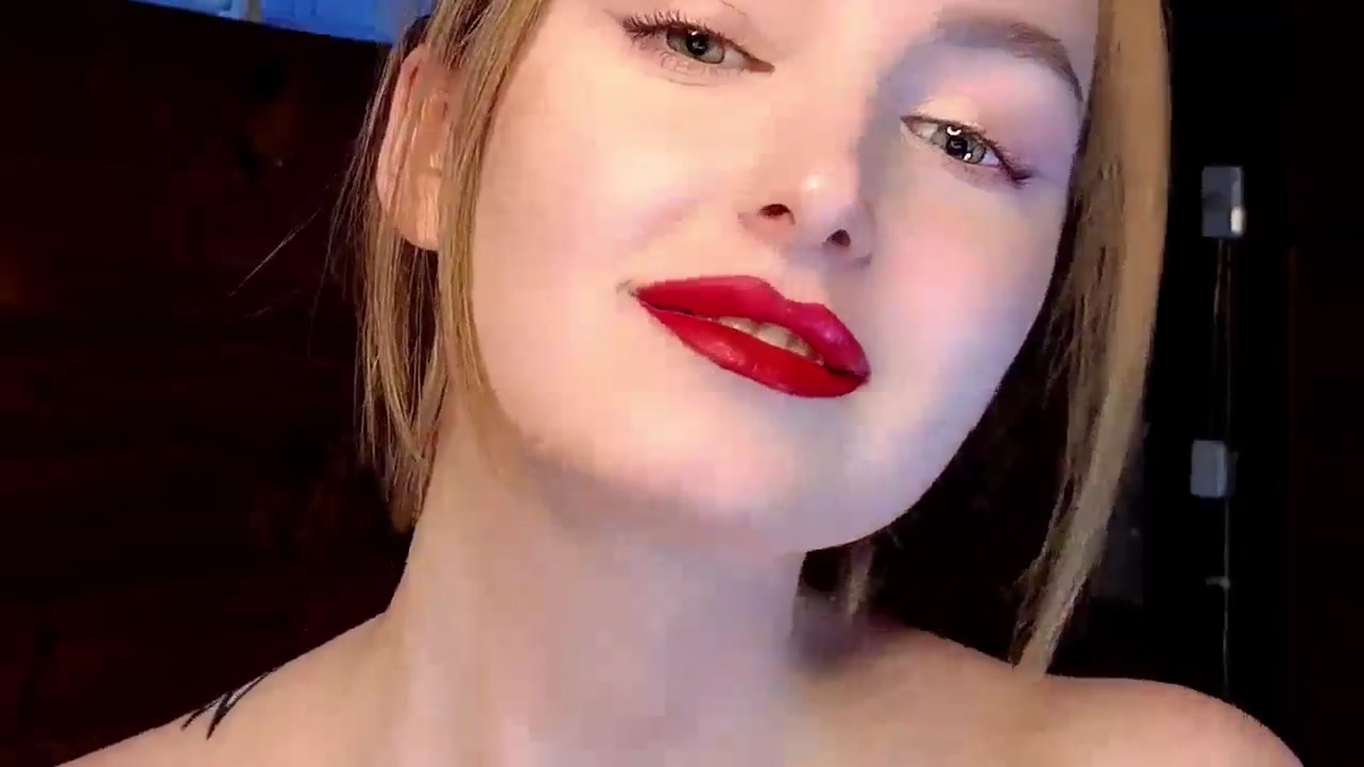 Gallery image thumbnail from Red_Lips_Girl's myfreecams stream on, 04/30/2025, 19:46 image 9 of 20