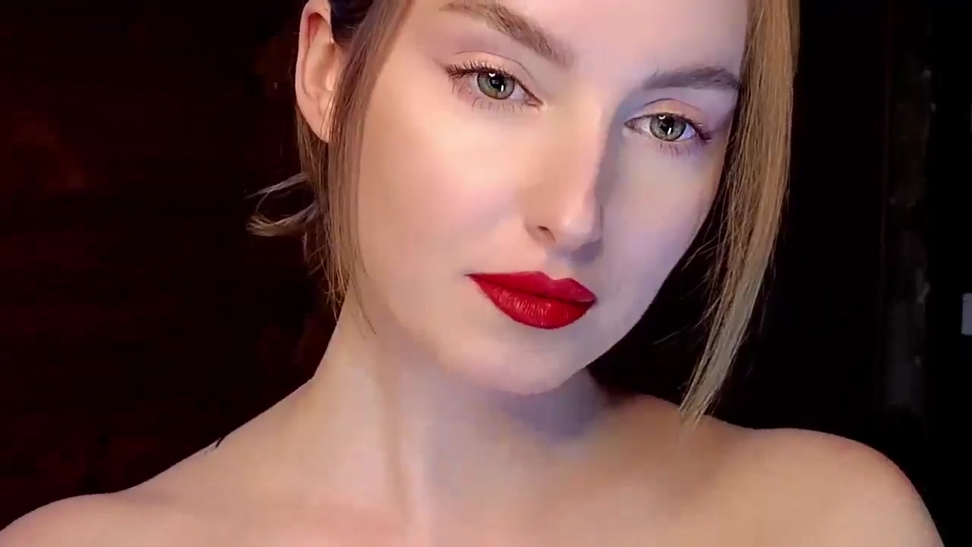 Gallery image thumbnail from Red_Lips_Girl's myfreecams stream on, 04/30/2025, 19:46 image 8 of 20