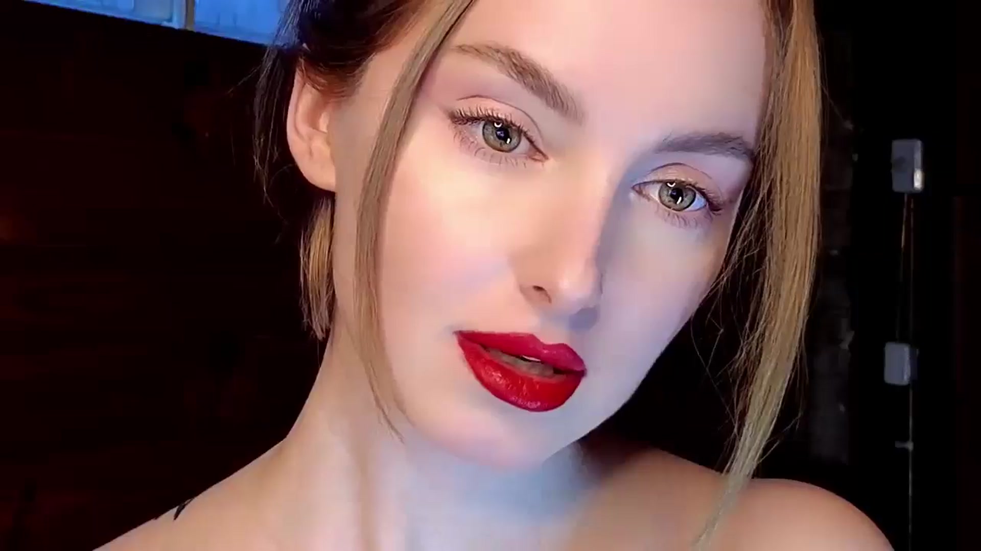 Gallery image thumbnail from Red_Lips_Girl's myfreecams stream on, 04/30/2025, 19:46 image 7 of 20