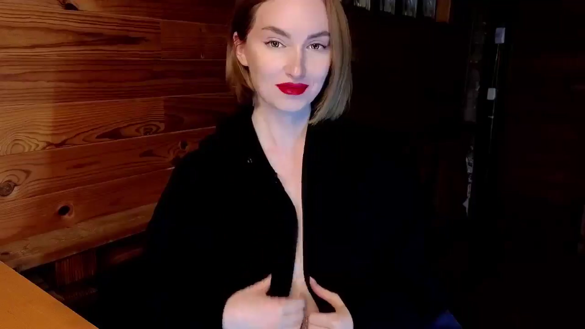 Gallery image thumbnail from Red_Lips_Girl's myfreecams stream on, 04/30/2025, 21:52 image 8 of 20