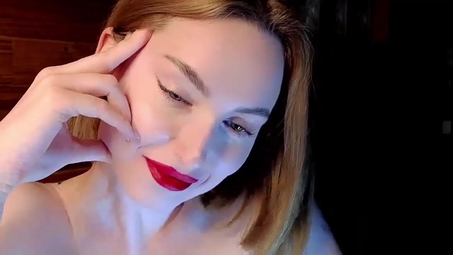 Gallery image thumbnail from Red_Lips_Girl's myfreecams stream on, 04/30/2025, 21:52 image 17 of 20