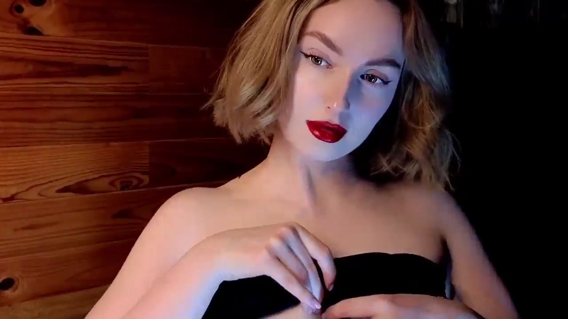 Gallery image thumbnail from Red_Lips_Girl's myfreecams stream on, 05/03/2025, 21:08 image 14 of 20