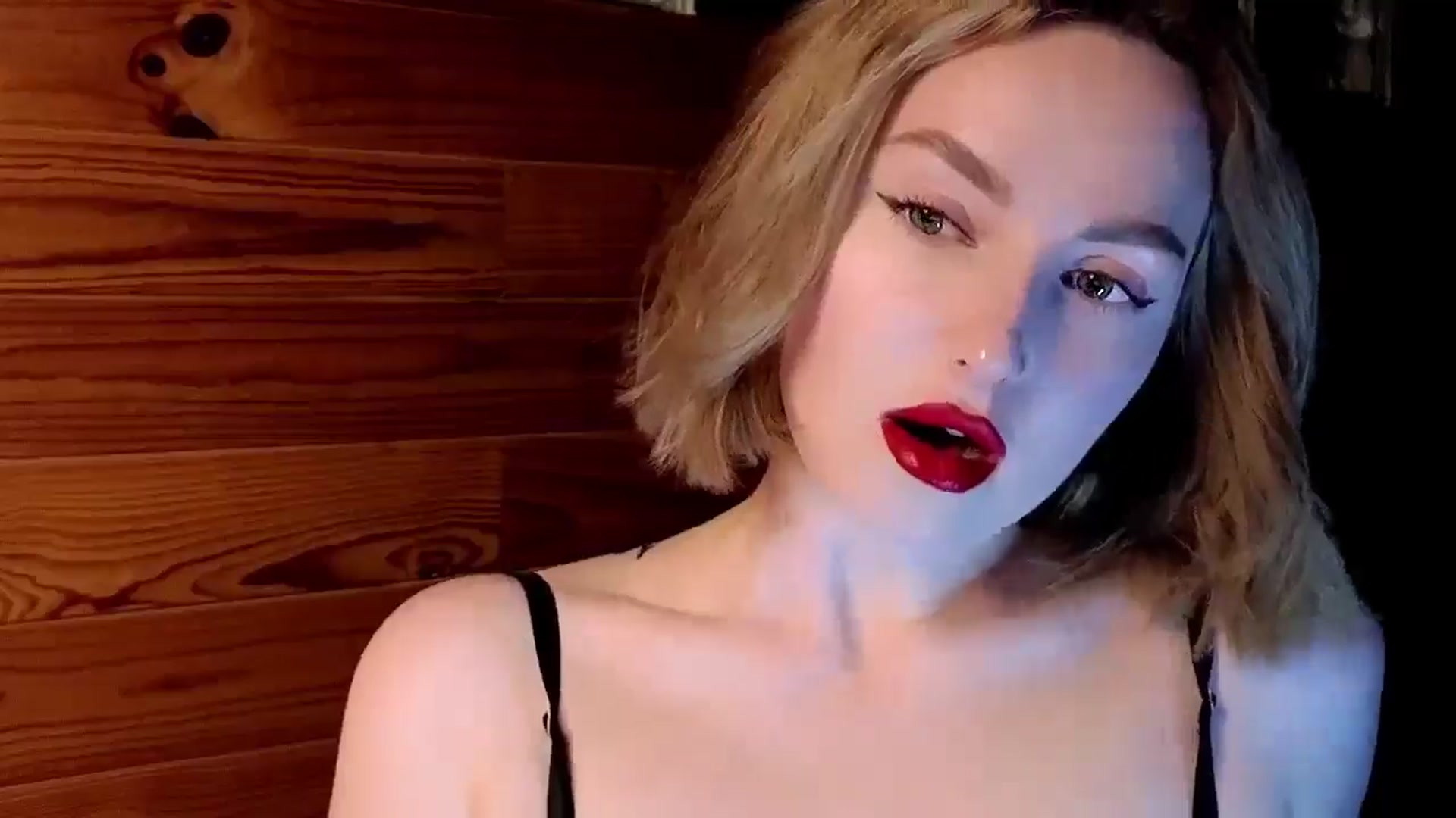 Gallery image thumbnail from Red_Lips_Girl's myfreecams stream on, 05/03/2025, 21:08 image 6 of 20