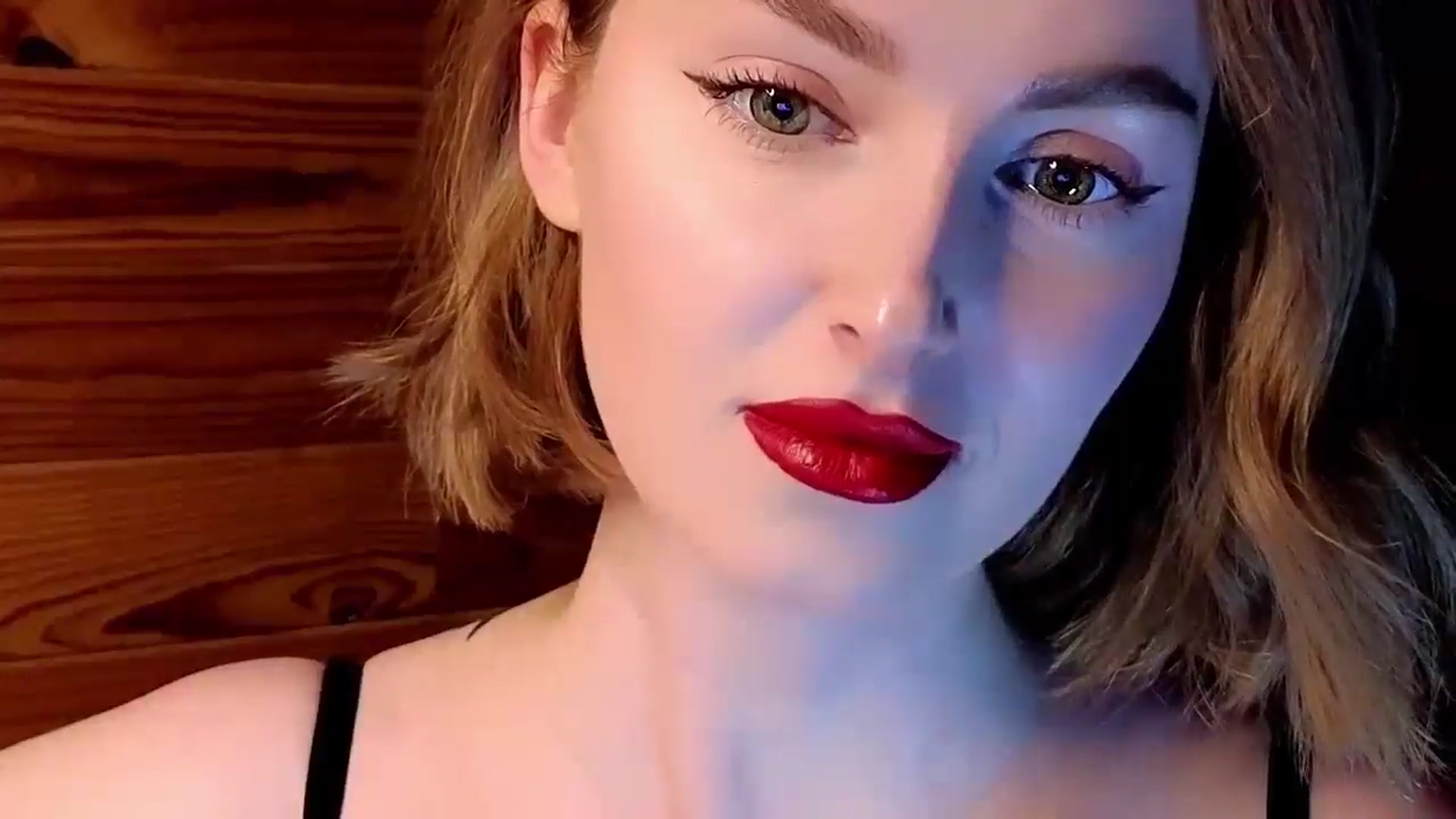 Gallery image thumbnail from Red_Lips_Girl's myfreecams stream on, 05/03/2025, 21:08 image 2 of 20