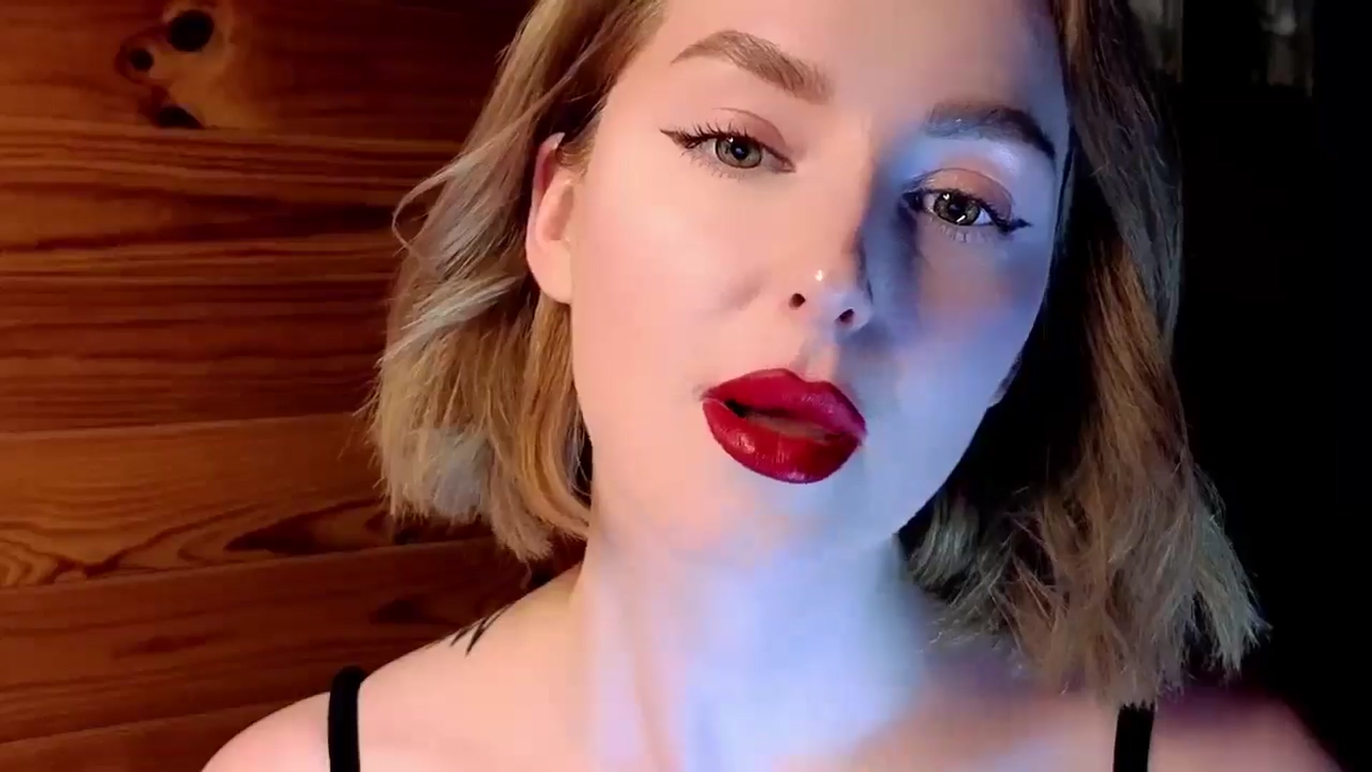 Gallery image thumbnail from Red_Lips_Girl's myfreecams stream on, 05/03/2025, 21:08 image 7 of 20