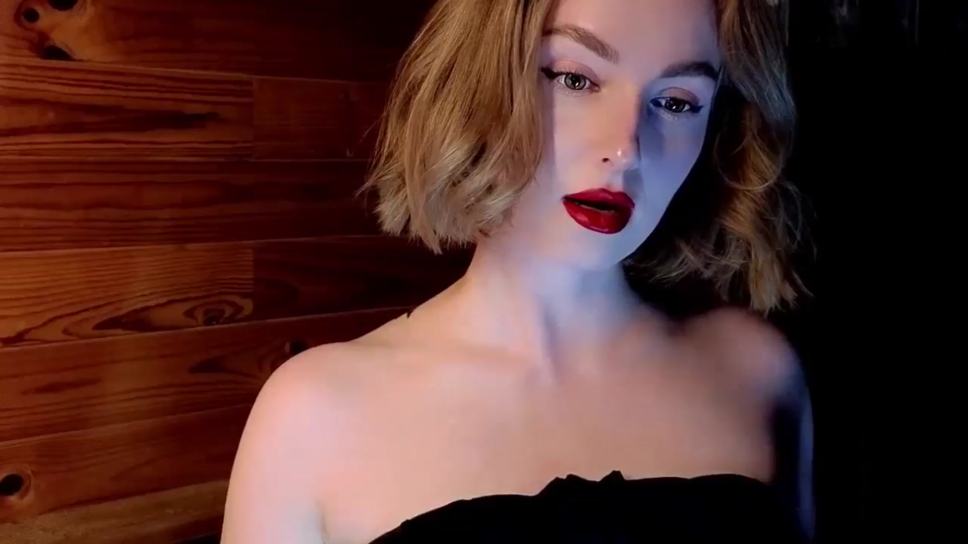 Gallery image thumbnail from Red_Lips_Girl's myfreecams stream on, 05/03/2025, 21:08 image 15 of 20