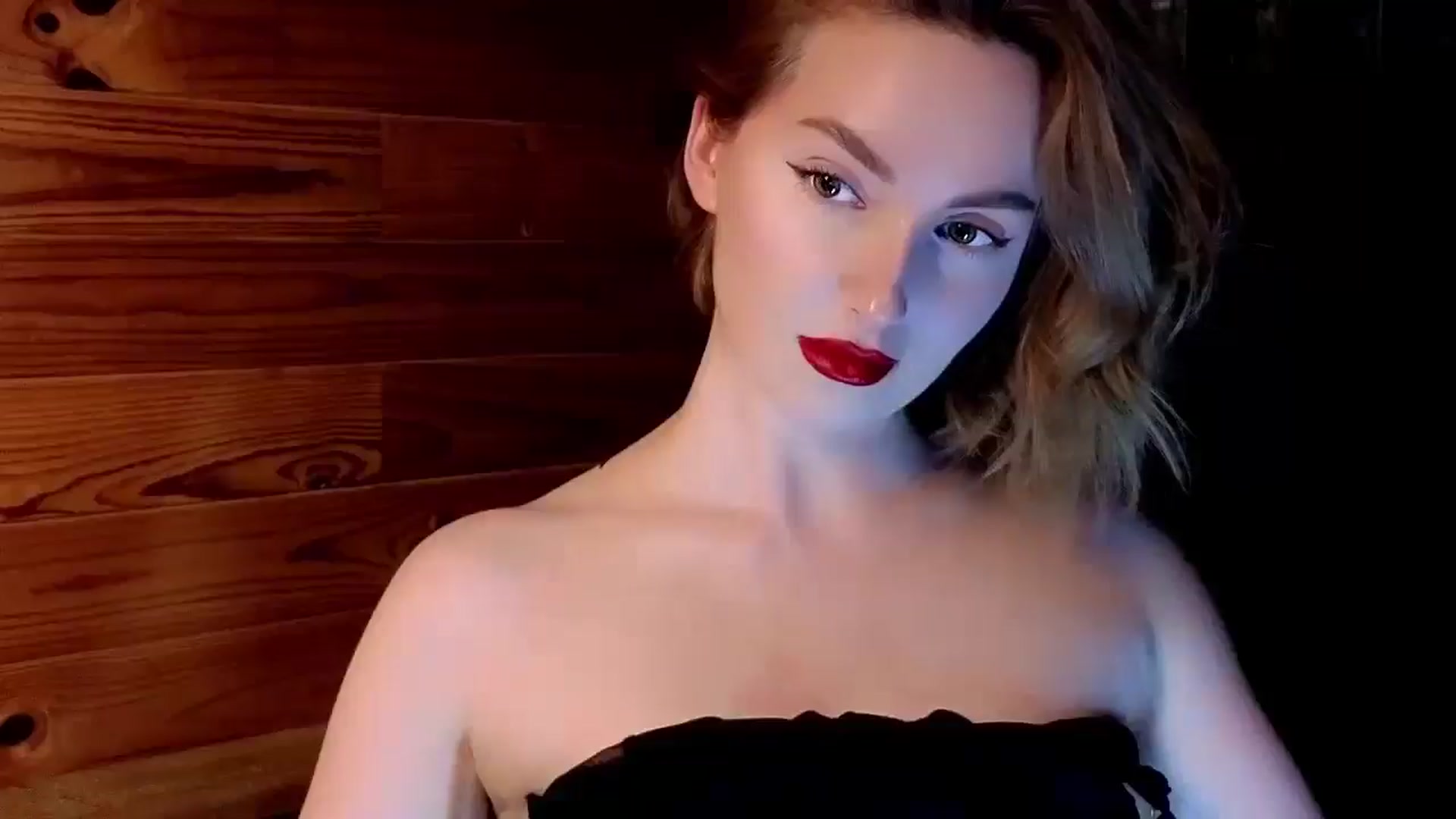 Gallery image thumbnail from Red_Lips_Girl's myfreecams stream on, 05/03/2025, 21:08 image 16 of 20