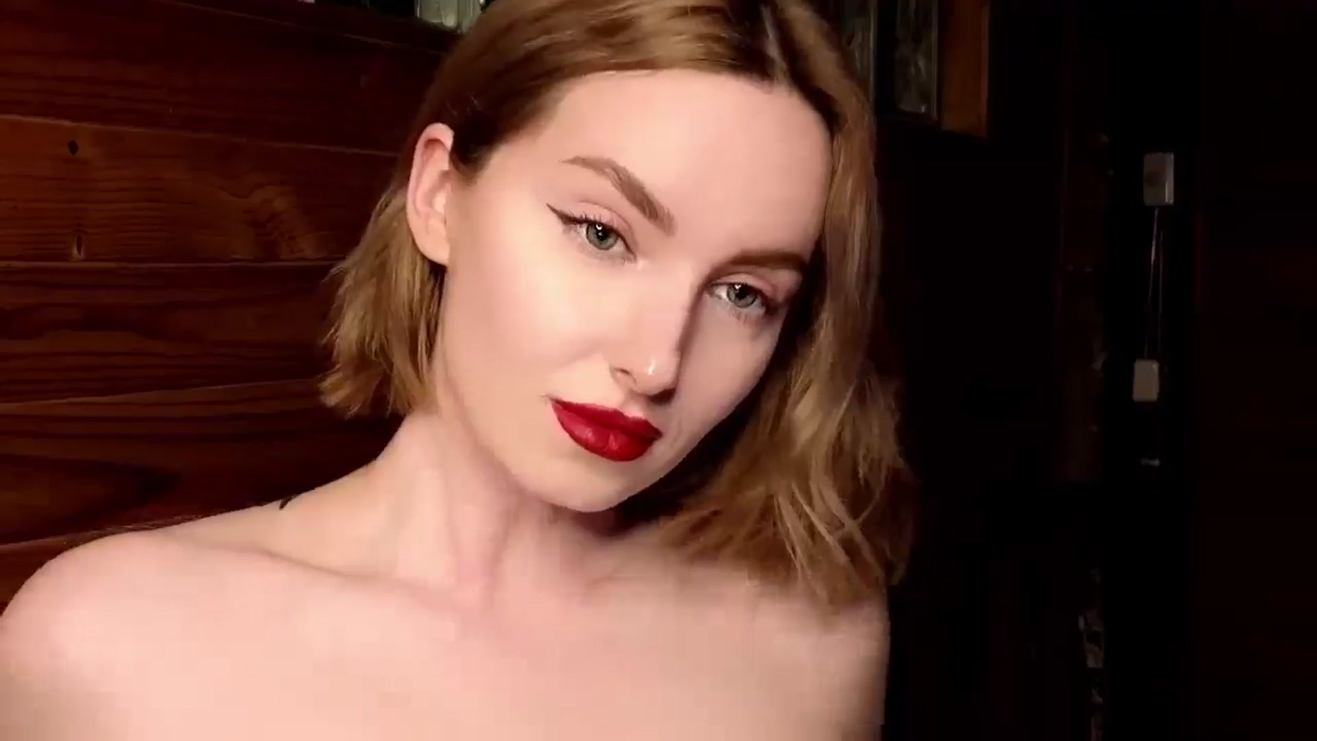 Gallery image thumbnail from Red_Lips_Girl's myfreecams stream on, 05/03/2025, 22:48 image 18 of 20