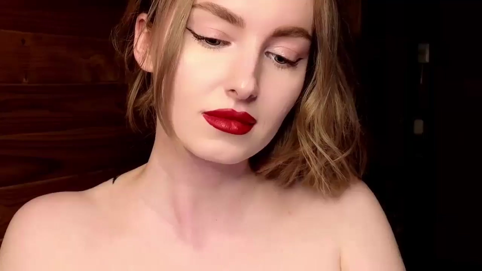 Gallery image thumbnail from Red_Lips_Girl's myfreecams stream on, 05/03/2025, 22:48 image 16 of 20