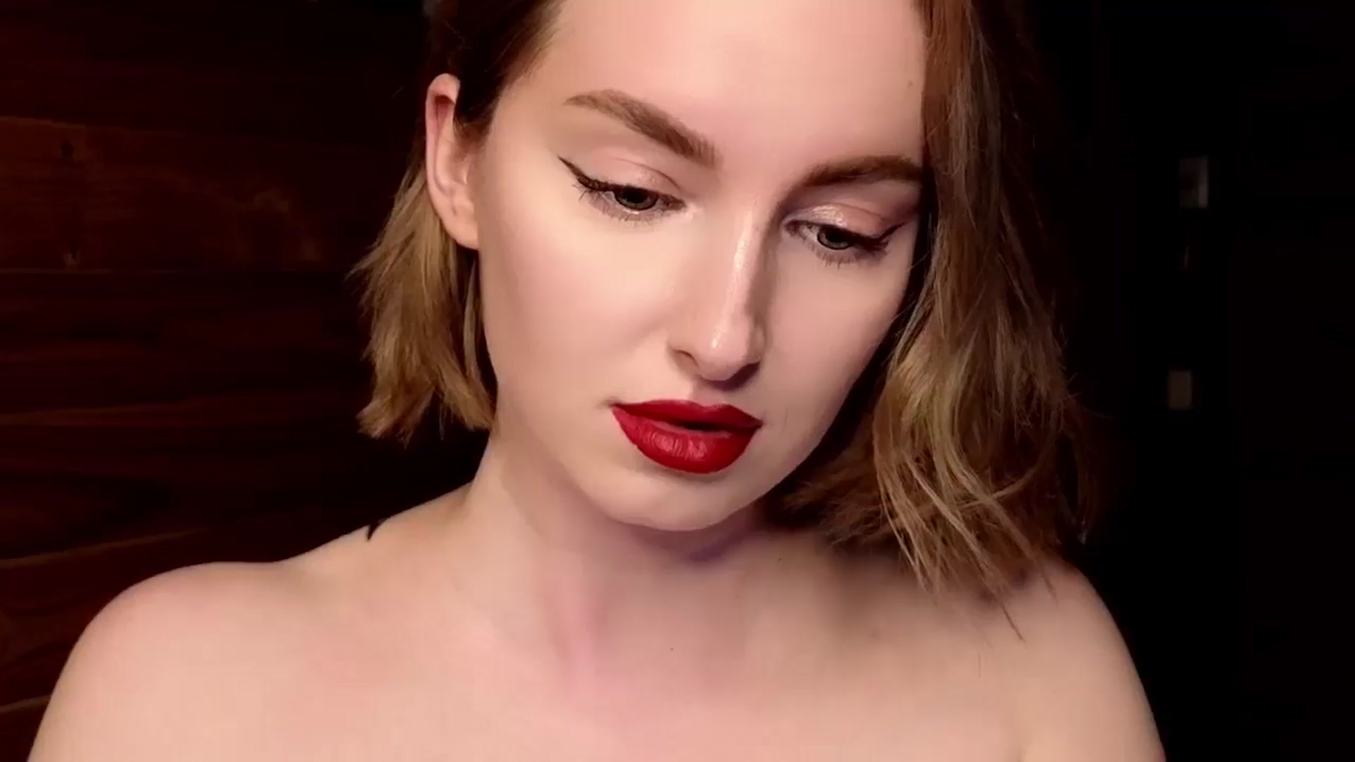 Gallery image thumbnail from Red_Lips_Girl's myfreecams stream on, 05/03/2025, 22:48 image 17 of 20