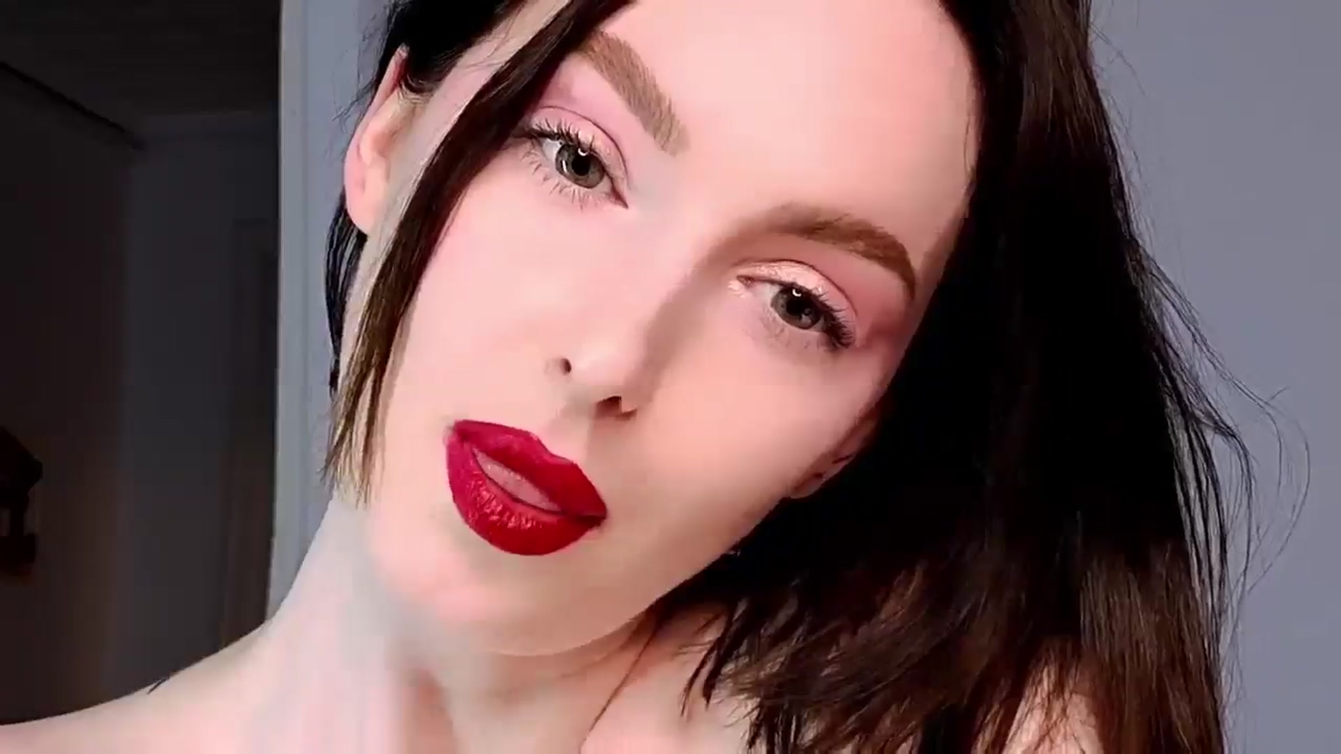 Gallery image thumbnail from Red_Lips_Girl's myfreecams stream on, 05/19/2025, 22:30 image 8 of 20