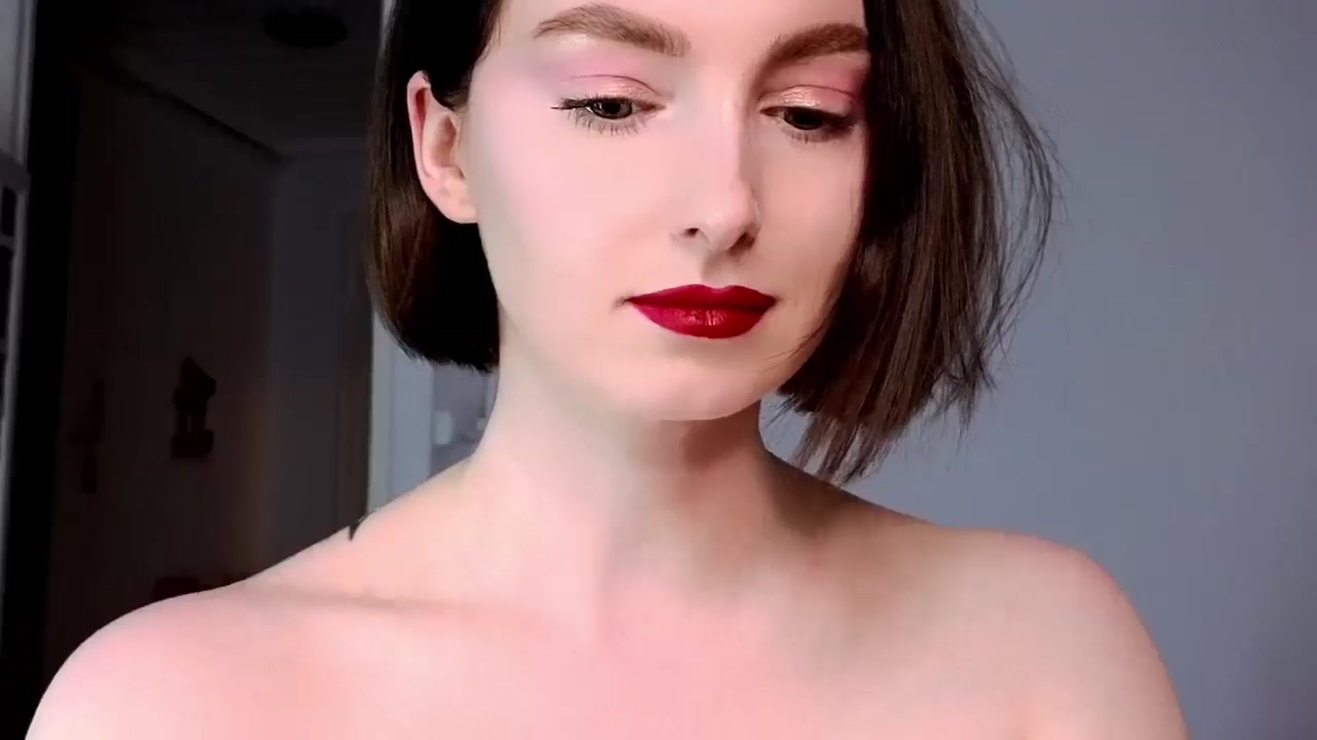 Gallery image thumbnail from Red_Lips_Girl's myfreecams stream on, 05/19/2025, 22:30 image 12 of 20