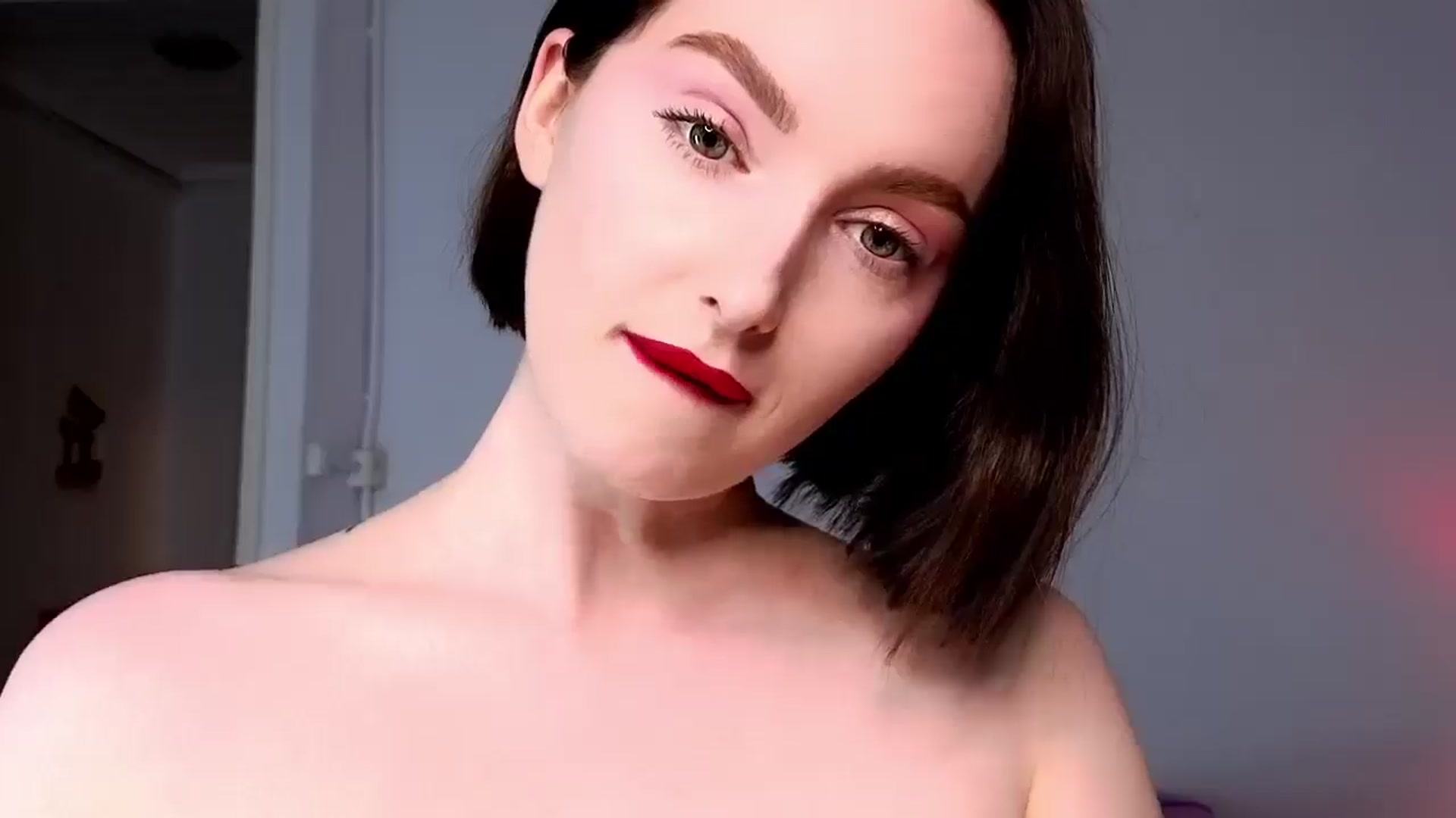 Gallery image thumbnail from Red_Lips_Girl's myfreecams stream on, 05/19/2025, 22:30 image 14 of 20