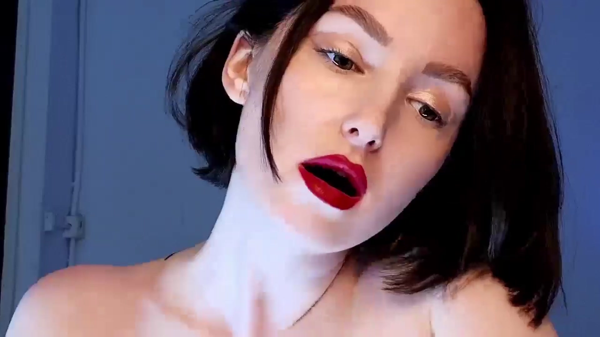 Gallery image thumbnail from Red_Lips_Girl's myfreecams stream on, 05/25/2025, 22:14 image 17 of 20