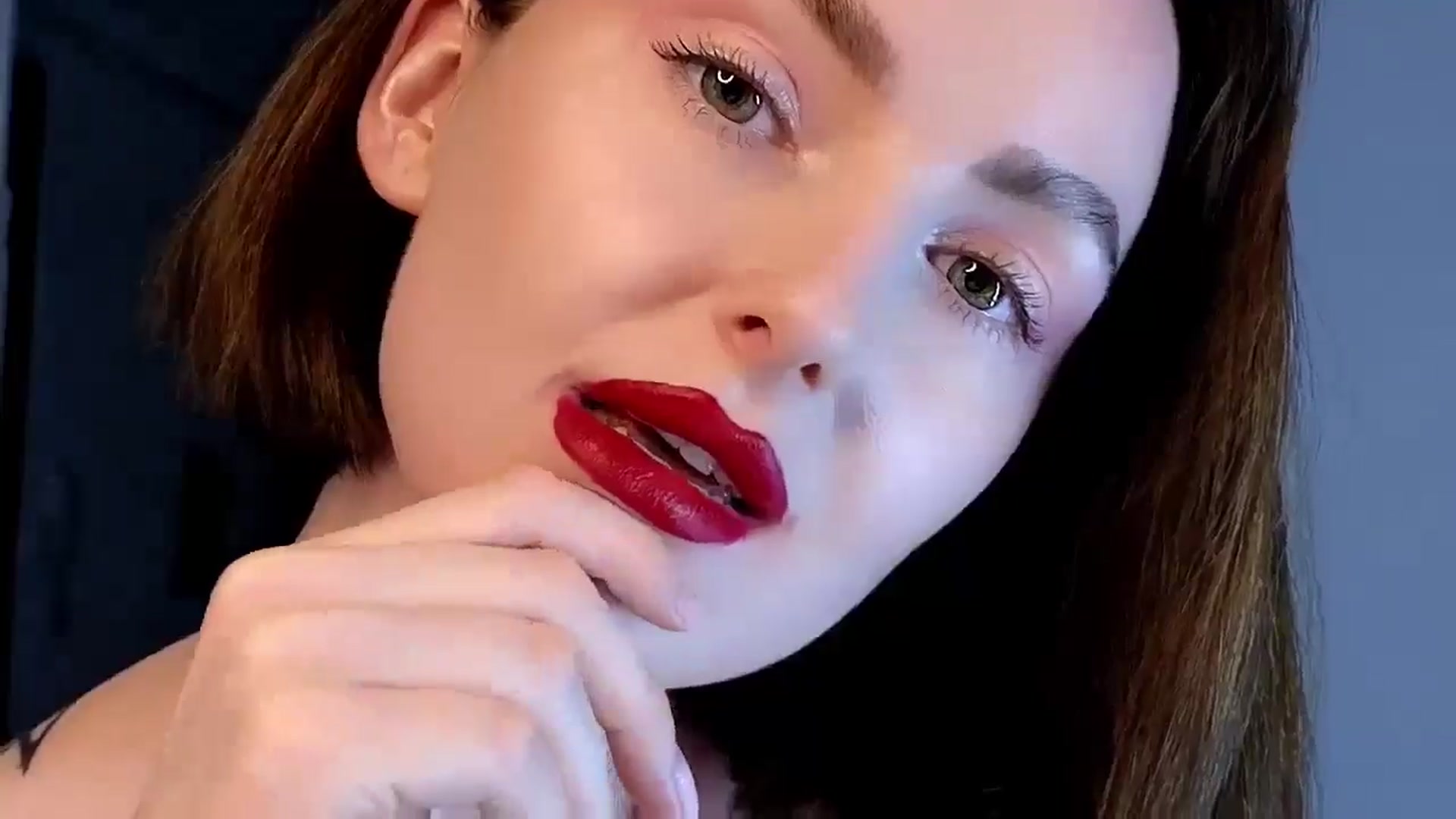 Gallery image thumbnail from Red_Lips_Girl's myfreecams stream on, 05/30/2025, 20:42 image 7 of 20