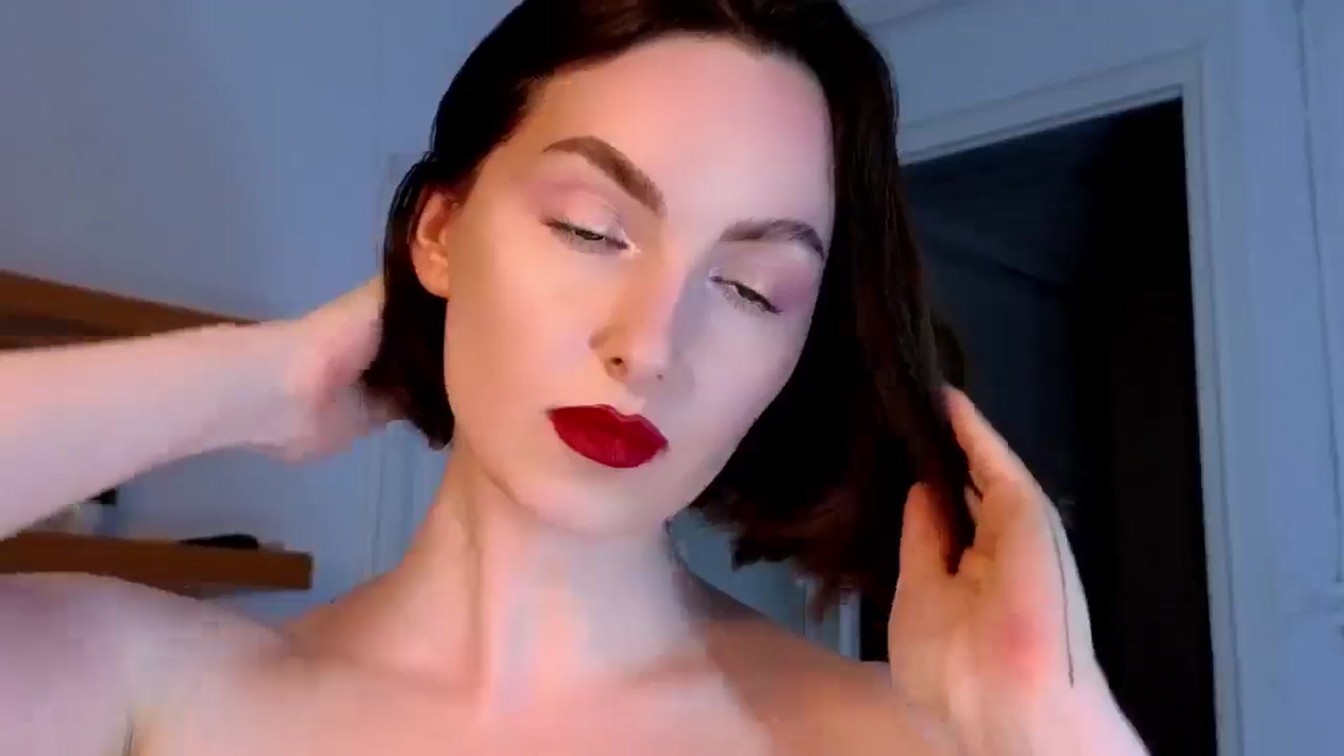 Gallery image thumbnail from Red_Lips_Girl's myfreecams stream on, 05/30/2025, 21:21 image 14 of 20
