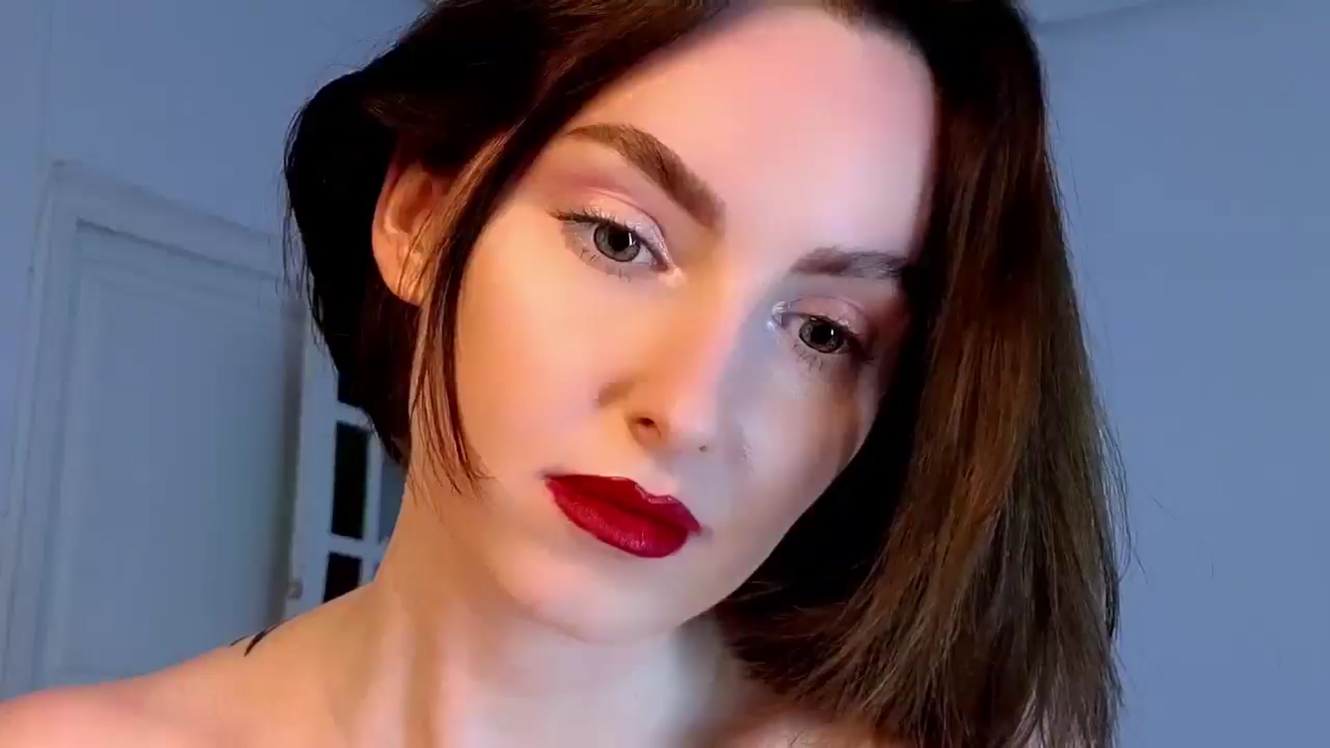Gallery image thumbnail from Red_Lips_Girl's myfreecams stream on, 05/30/2025, 21:21 image 7 of 20