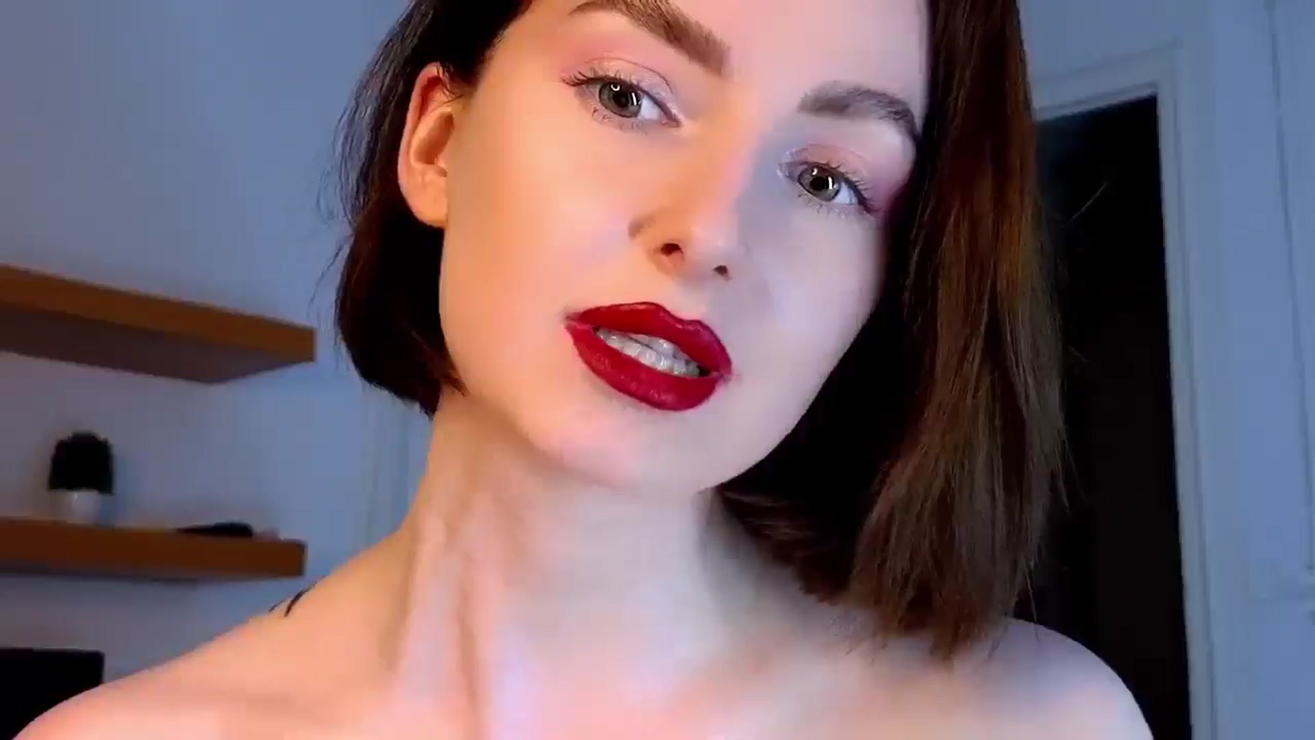 Gallery image thumbnail from Red_Lips_Girl's myfreecams stream on, 05/30/2025, 21:21 image 17 of 20
