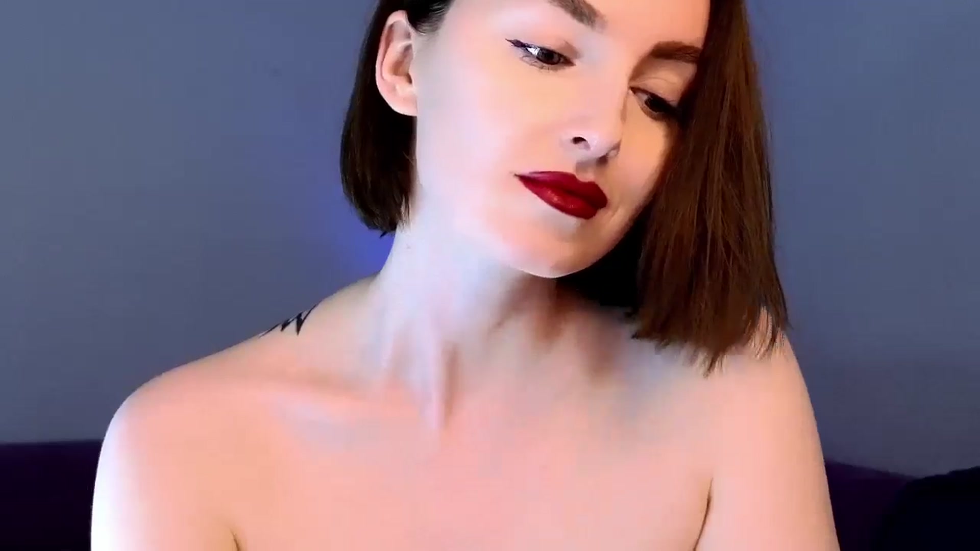 Gallery image thumbnail from Red_Lips_Girl's myfreecams stream on, 06/03/2025, 21:33 image 14 of 20