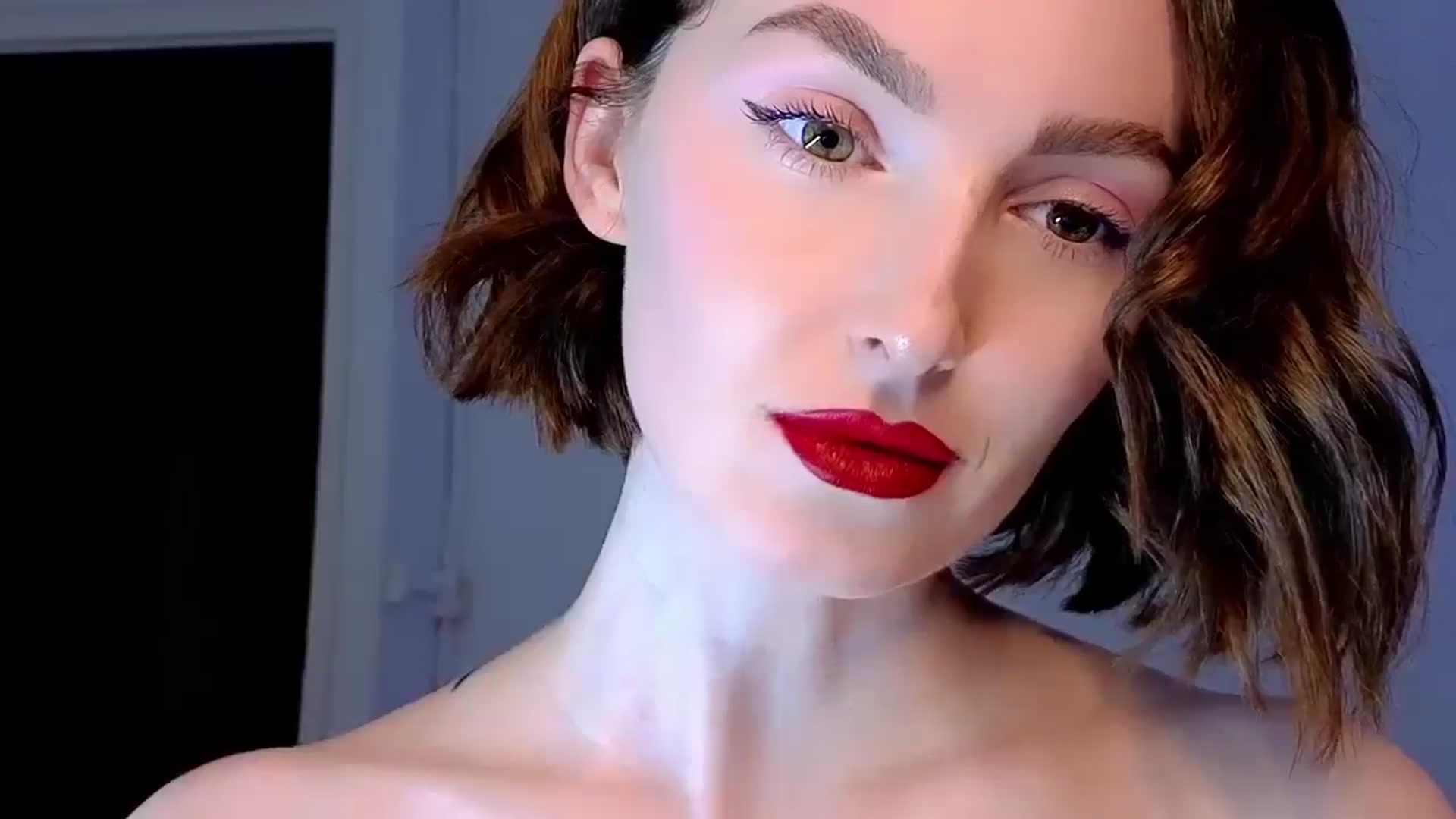 Gallery image thumbnail from Red_Lips_Girl's myfreecams stream on, 06/08/2025, 22:21 image 6 of 20
