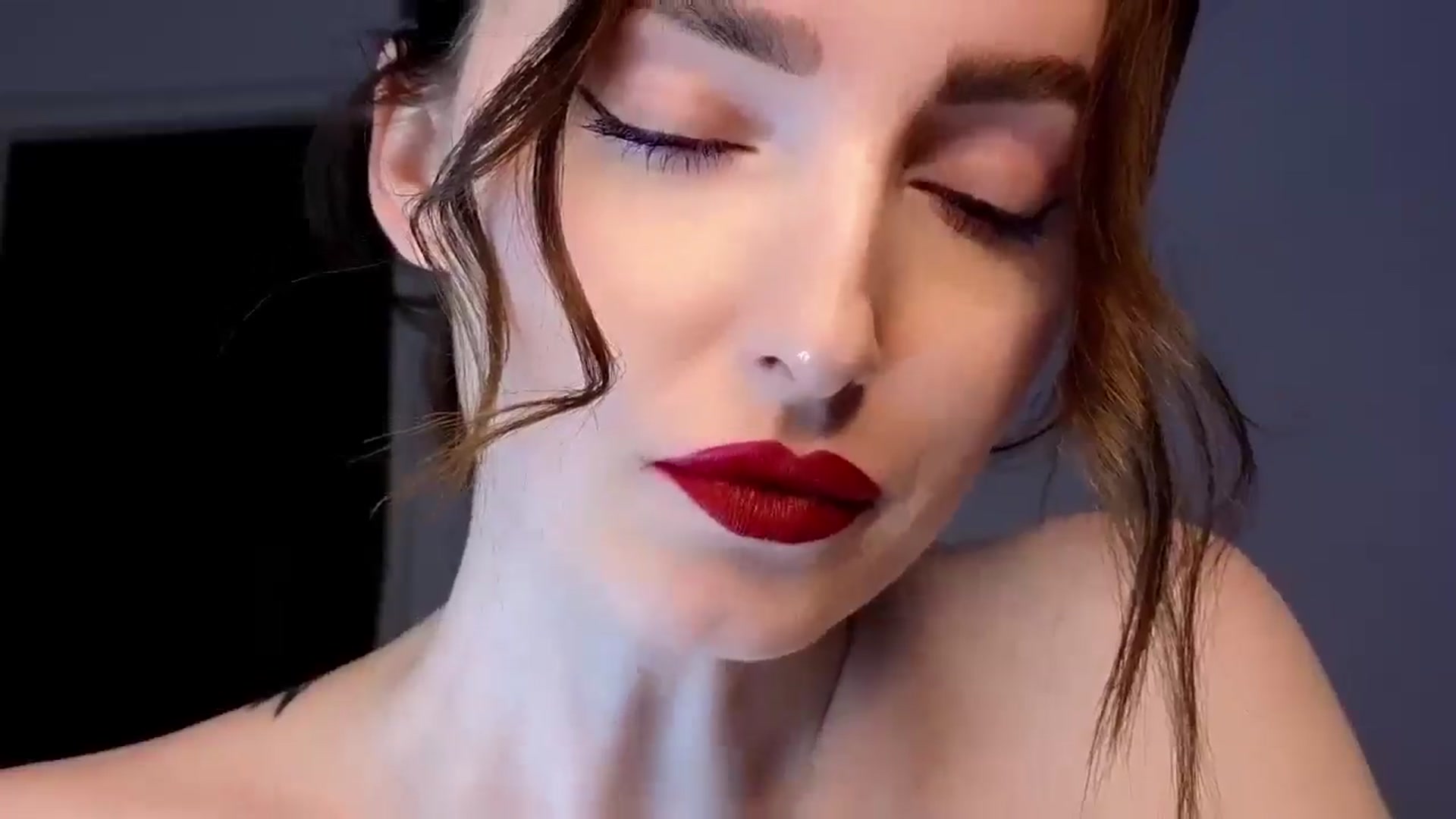 Gallery image thumbnail from Red_Lips_Girl's myfreecams stream on, 06/08/2025, 23:13 image 18 of 20