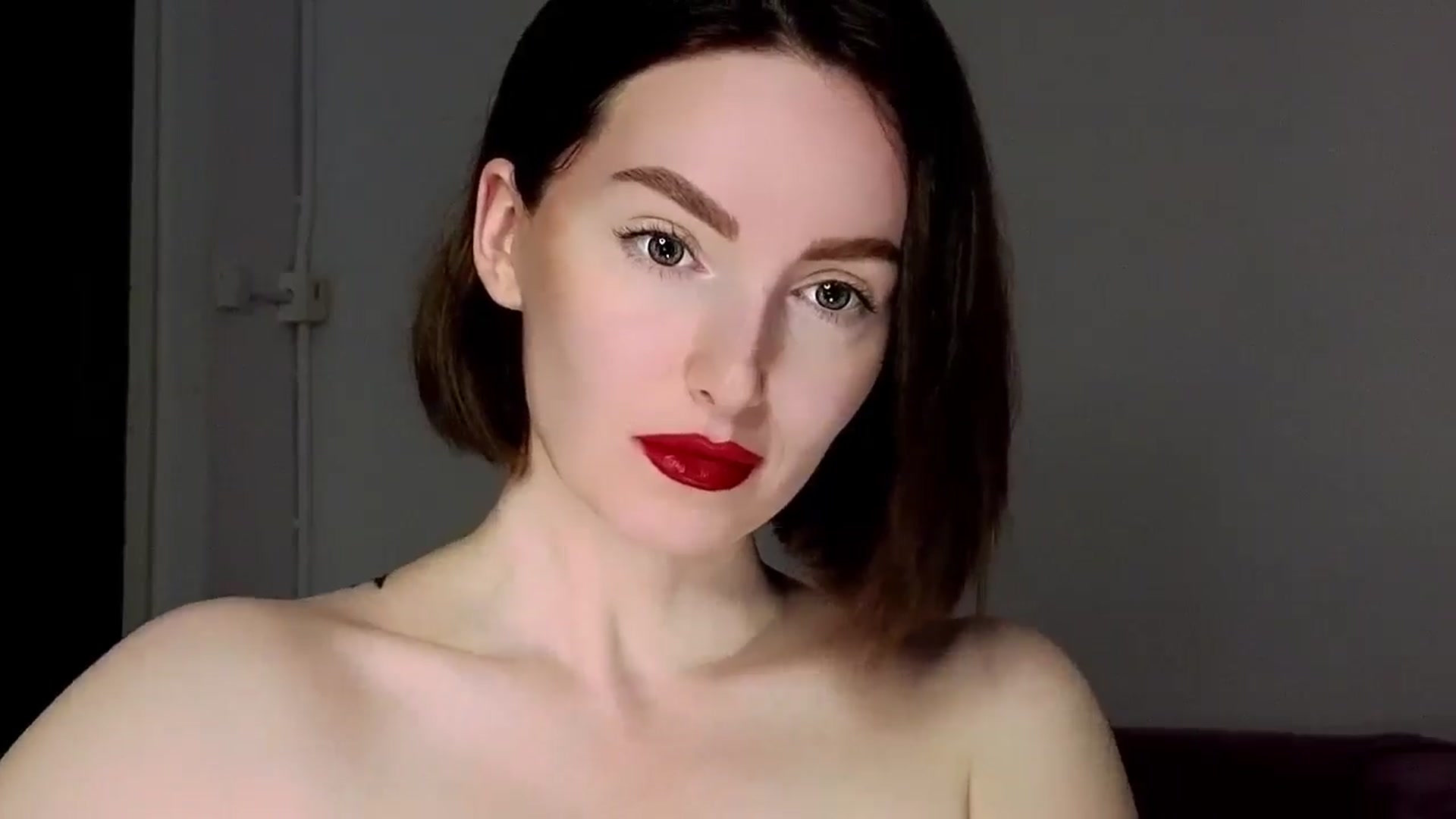 Gallery image thumbnail from Red_Lips_Girl's myfreecams stream on, 06/13/2025, 21:32 image 2 of 20