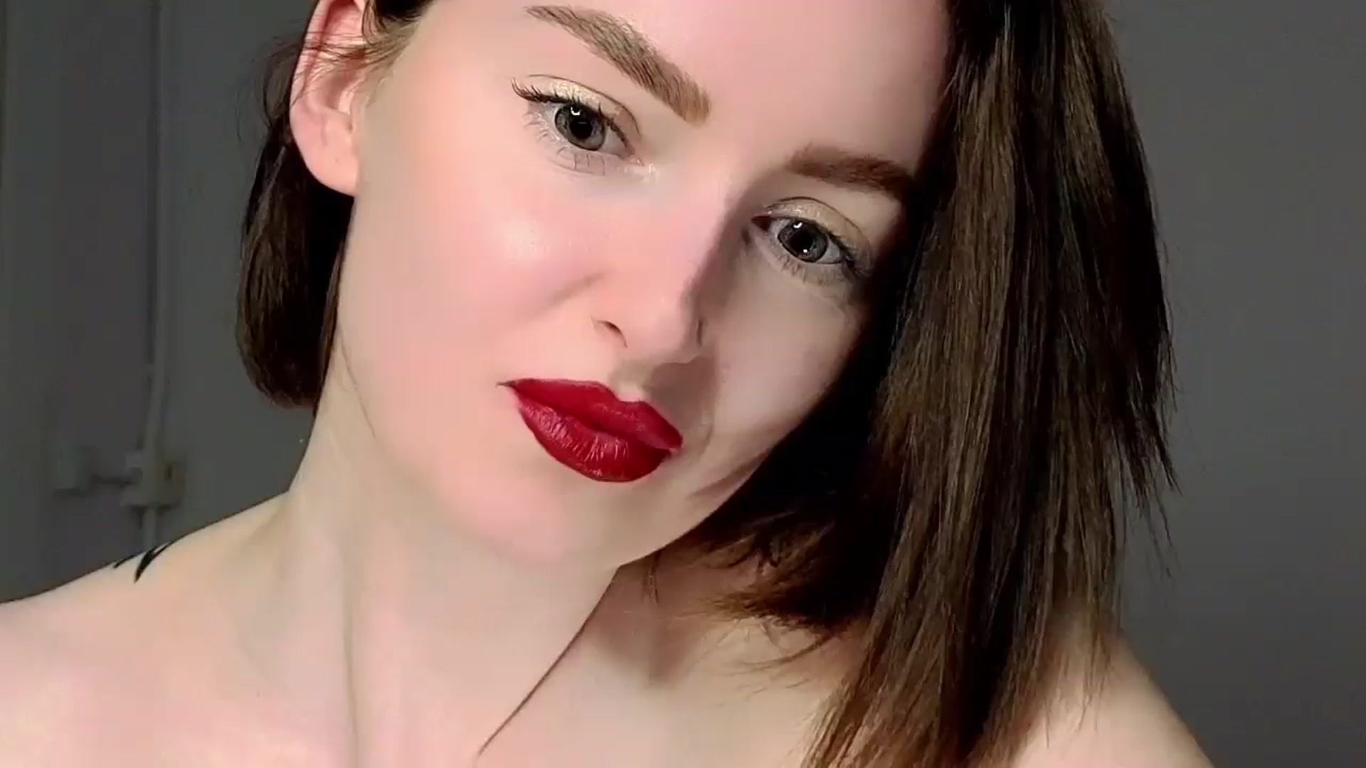 Gallery image thumbnail from Red_Lips_Girl's myfreecams stream on, 06/13/2025, 21:32 image 10 of 20
