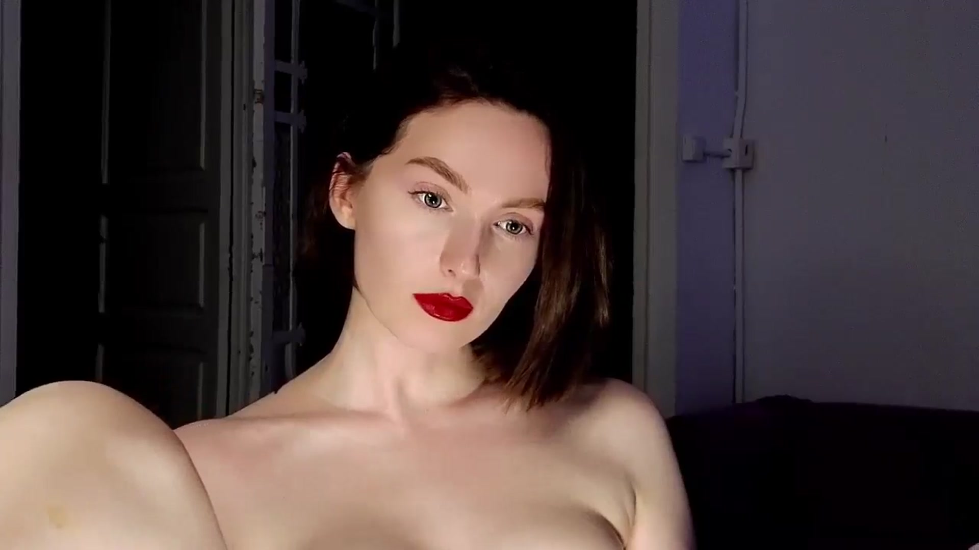 Gallery image thumbnail from Red_Lips_Girl's myfreecams stream on, 06/15/2025, 22:59 image 14 of 20