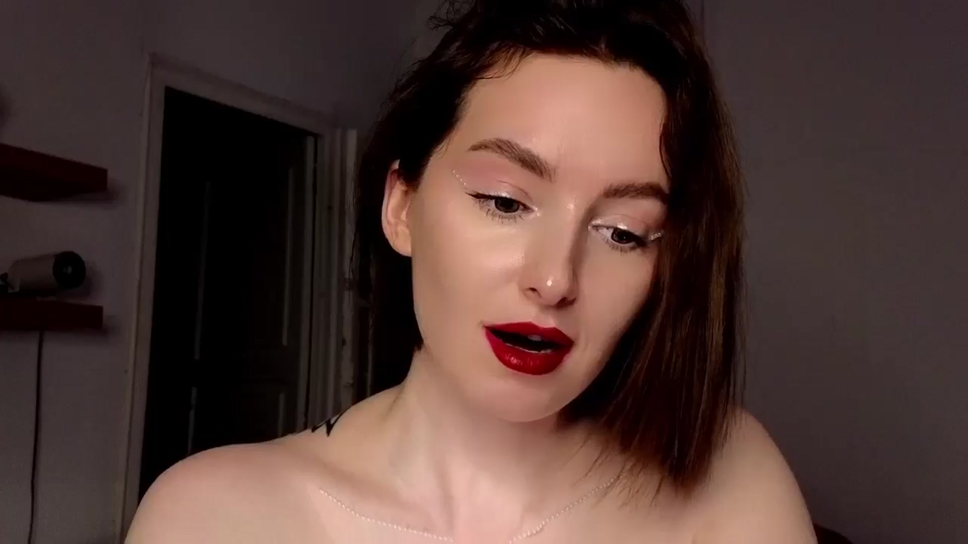 Gallery image thumbnail from Red_Lips_Girl's myfreecams stream on, 06/22/2025, 19:44 image 14 of 20