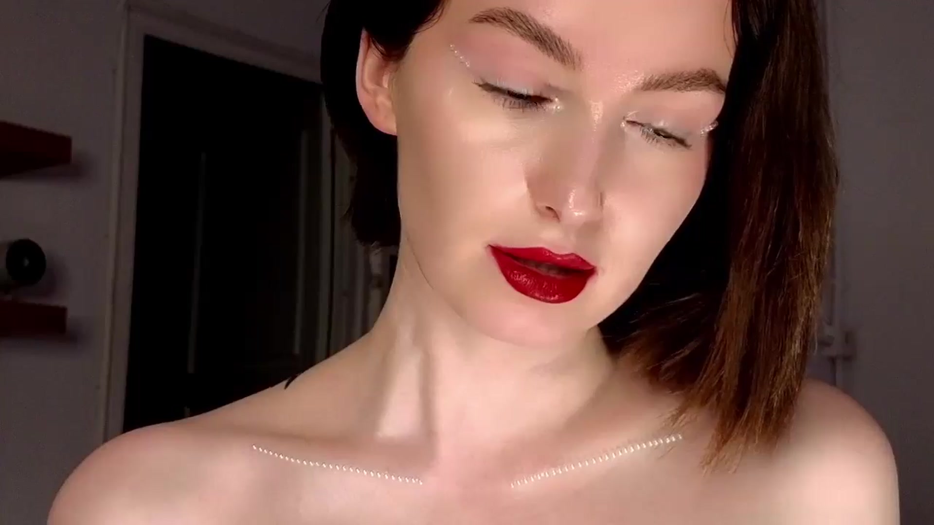 Gallery image thumbnail from Red_Lips_Girl's myfreecams stream on, 06/22/2025, 19:44 image 18 of 20