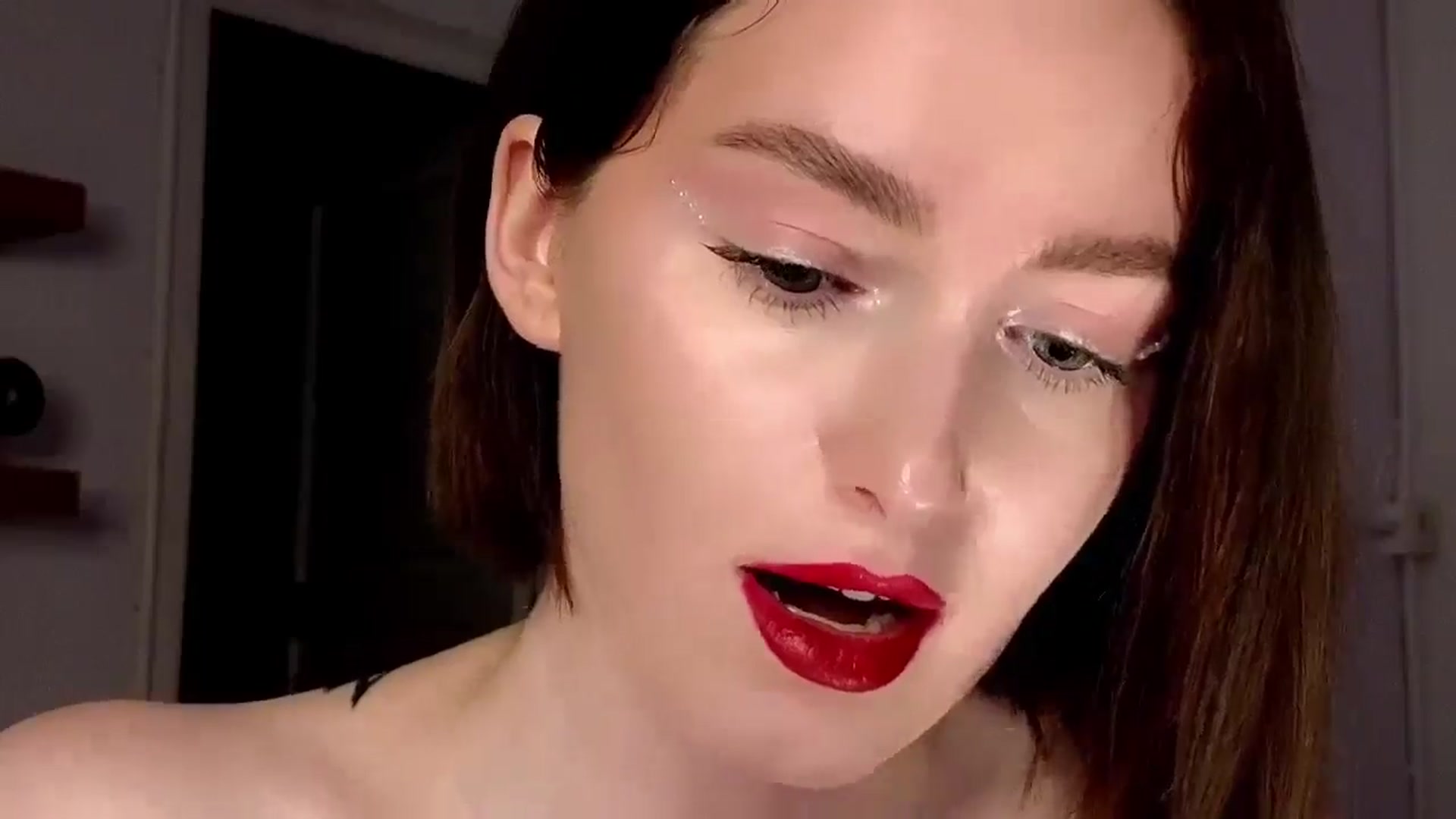 Gallery image thumbnail from Red_Lips_Girl's myfreecams stream on, 06/22/2025, 19:44 image 2 of 20