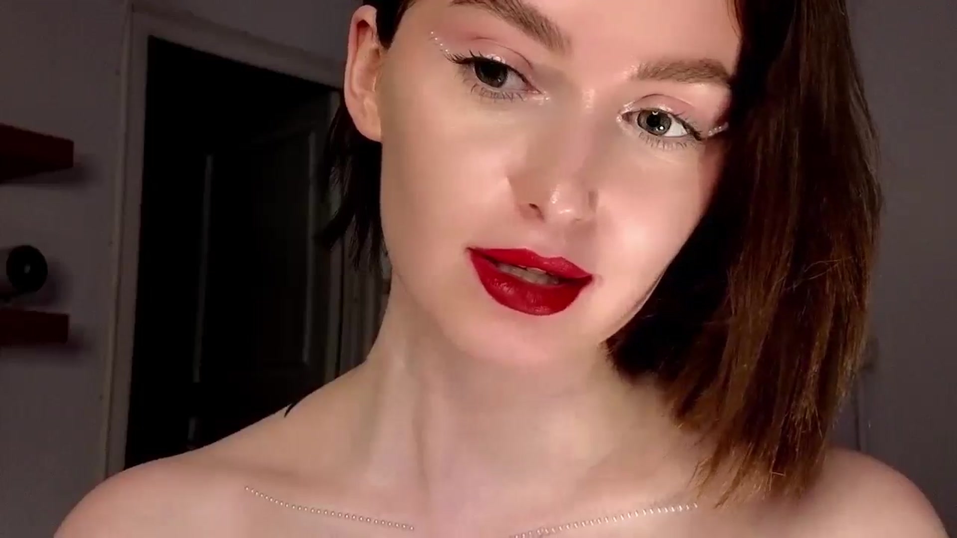 Gallery image thumbnail from Red_Lips_Girl's myfreecams stream on, 06/22/2025, 19:44 image 16 of 20