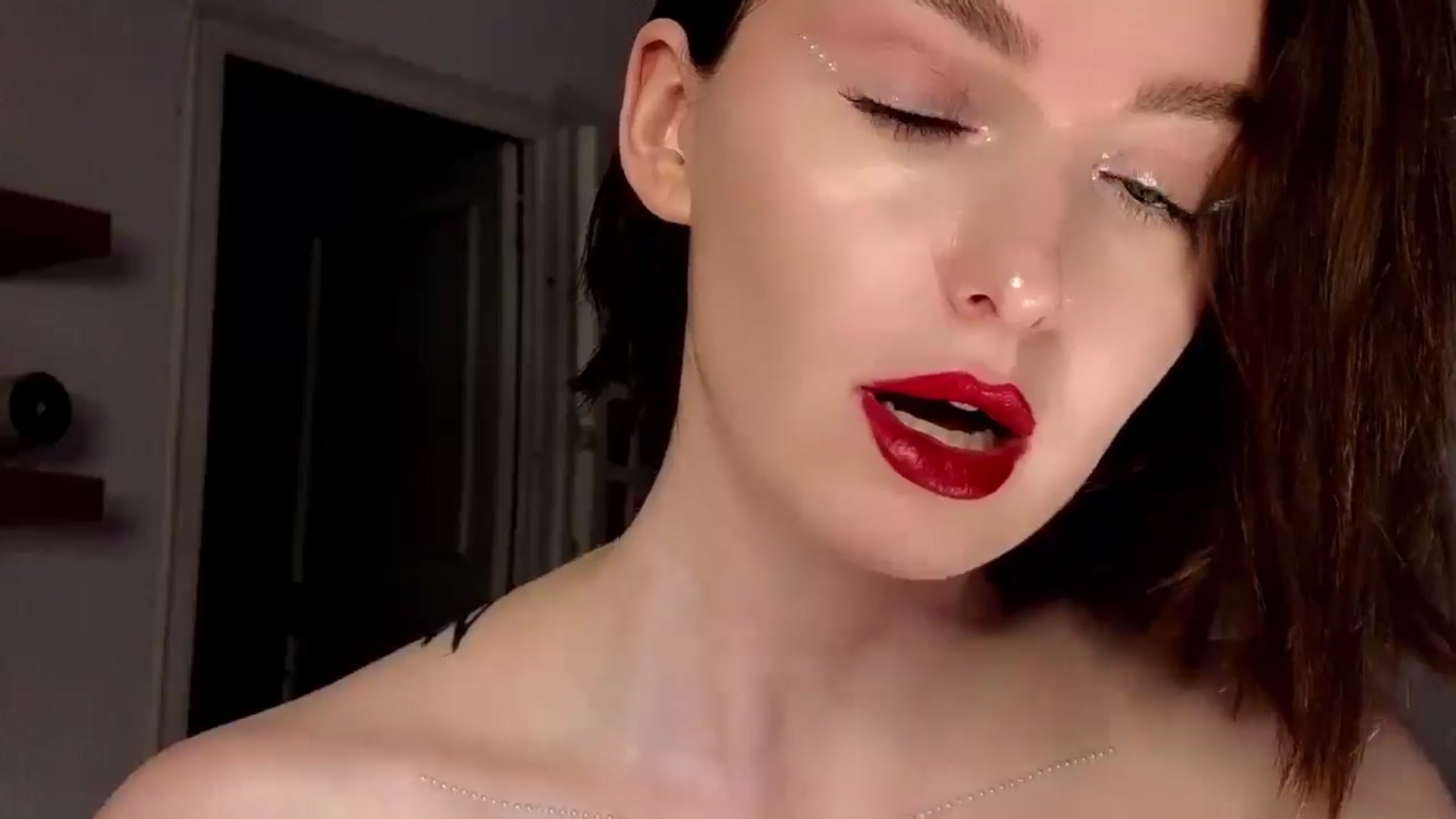 Gallery image thumbnail from Red_Lips_Girl's myfreecams stream on, 06/22/2025, 19:44 image 15 of 20