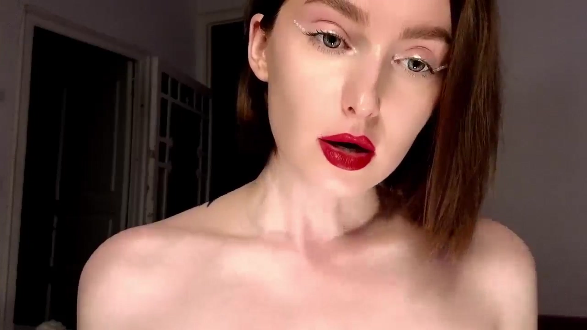 Gallery image thumbnail from Red_Lips_Girl's myfreecams stream on, 06/22/2025, 21:39 image 15 of 20