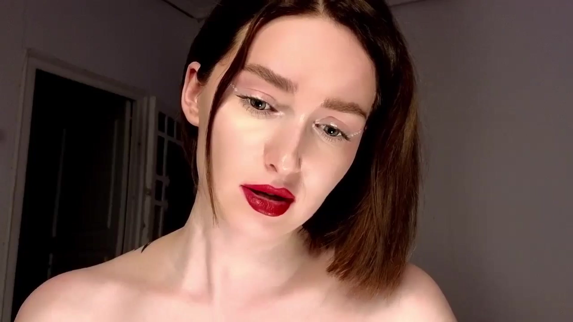Gallery image thumbnail from Red_Lips_Girl's myfreecams stream on, 06/22/2025, 21:39 image 13 of 20