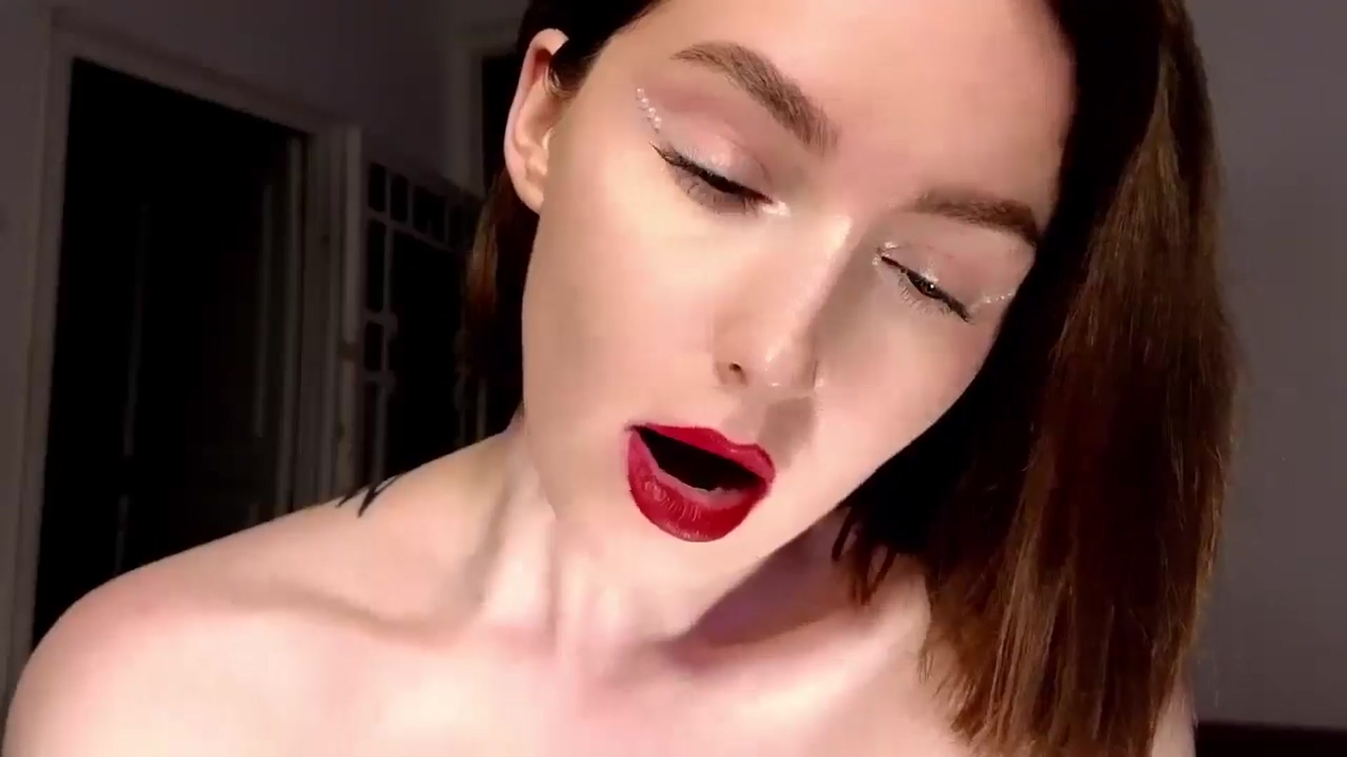 Gallery image thumbnail from Red_Lips_Girl's myfreecams stream on, 06/22/2025, 21:39 image 16 of 20