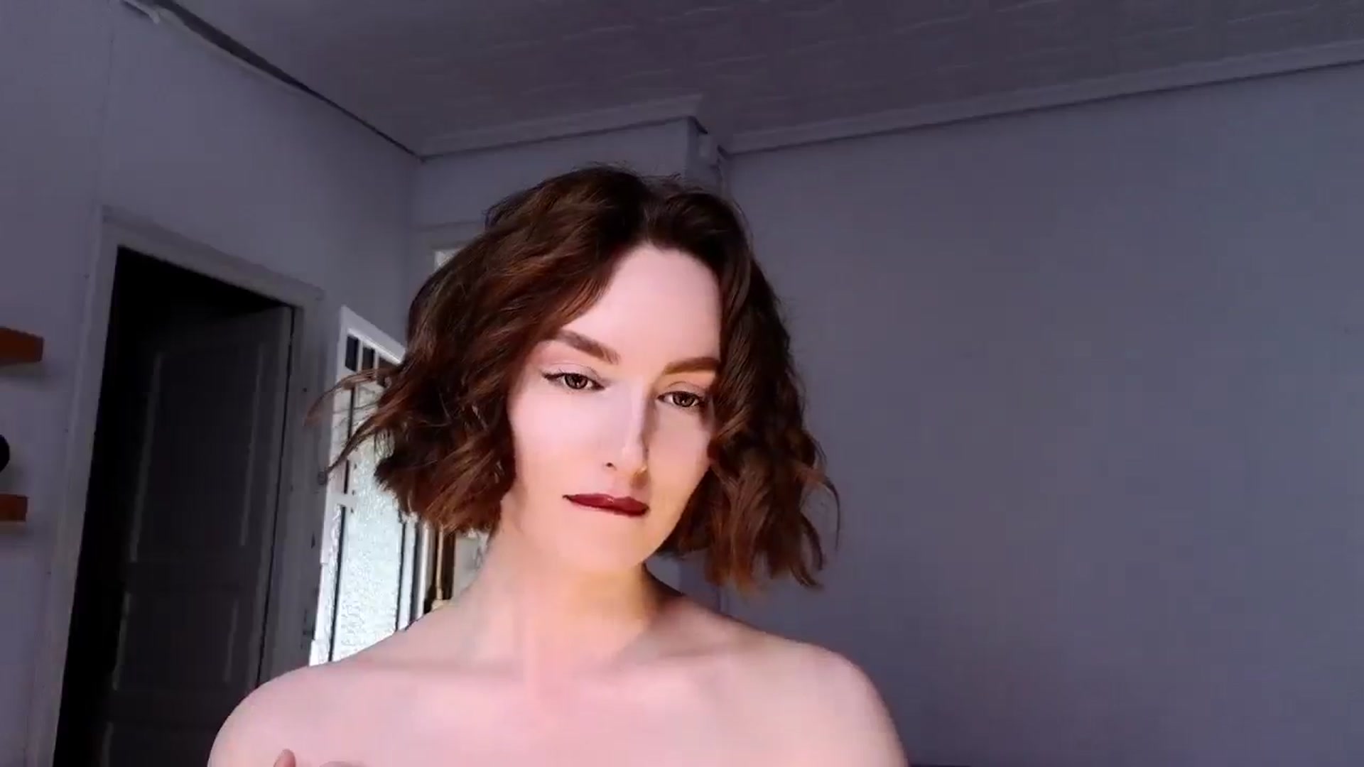 Gallery image thumbnail from Red_Lips_Girl's myfreecams stream on, 06/25/2025, 16:34 image 9 of 20