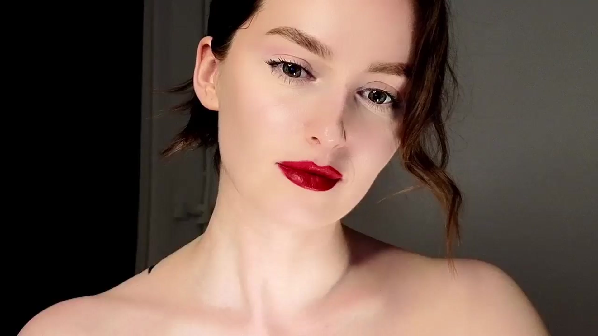 Gallery image thumbnail from Red_Lips_Girl's myfreecams stream on, 06/25/2025, 20:54 image 19 of 20