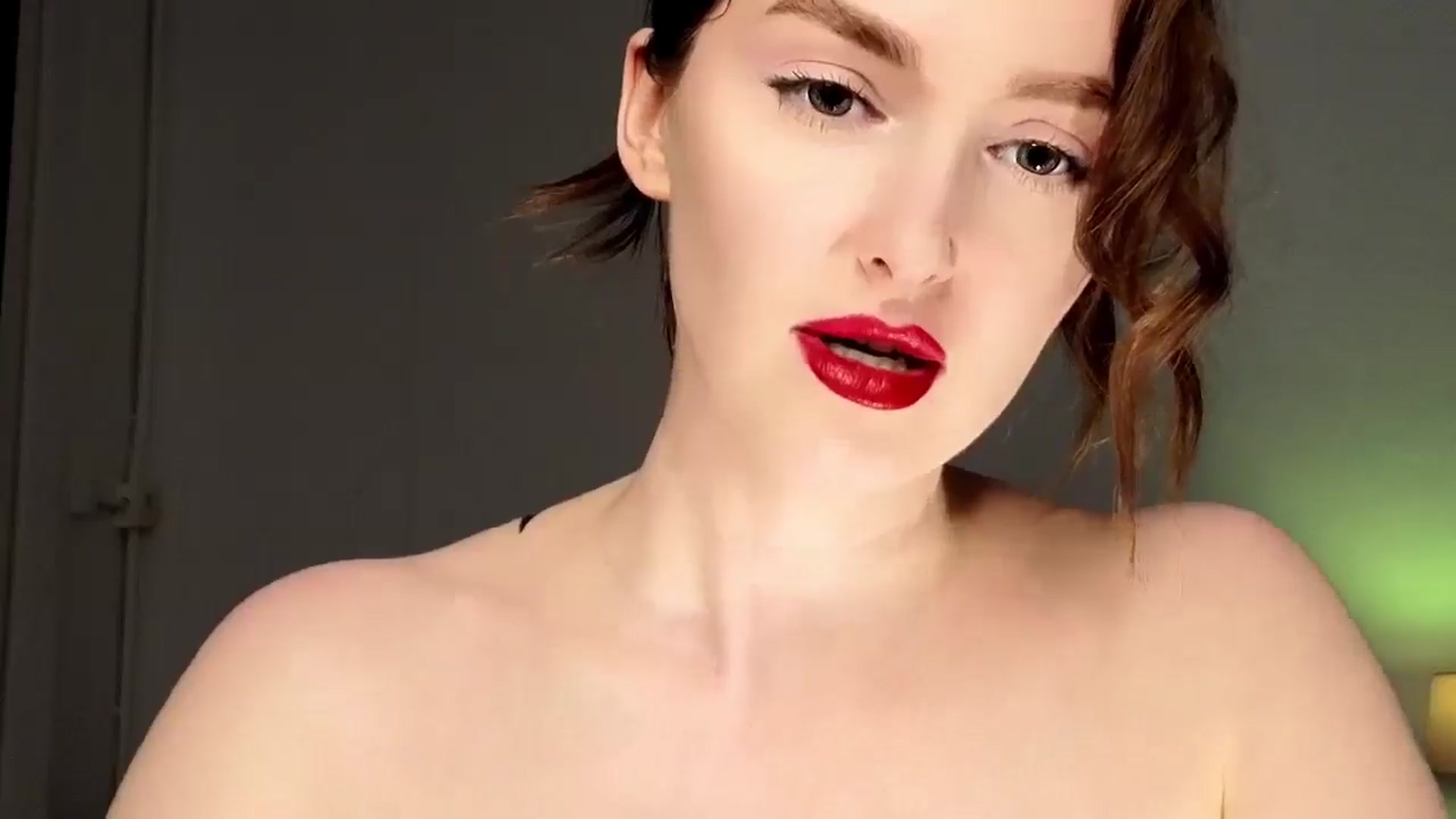 Gallery image thumbnail from Red_Lips_Girl's myfreecams stream on, 06/25/2025, 20:54 image 3 of 20