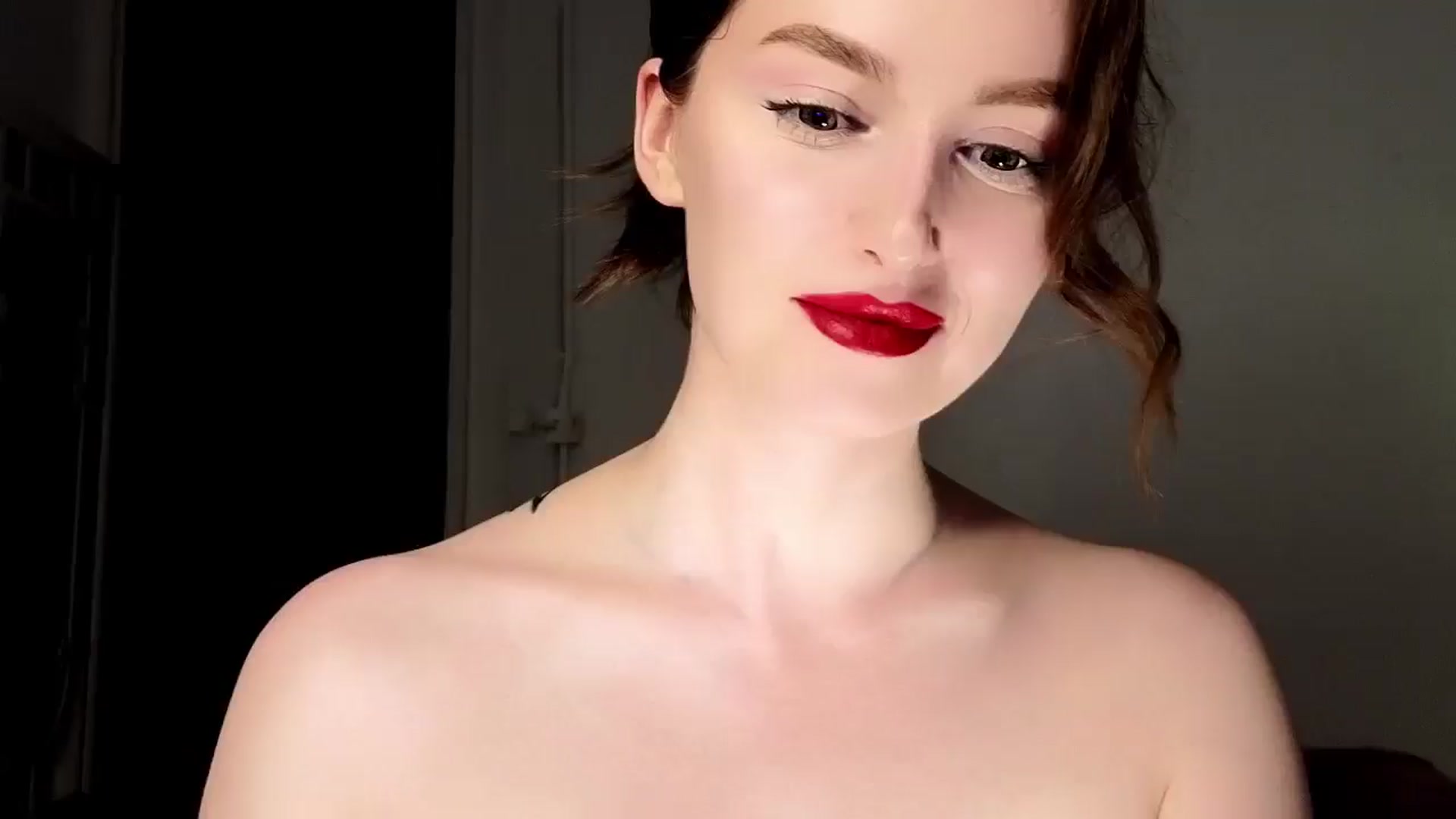 Gallery image thumbnail from Red_Lips_Girl's myfreecams stream on, 06/25/2025, 20:54 image 20 of 20