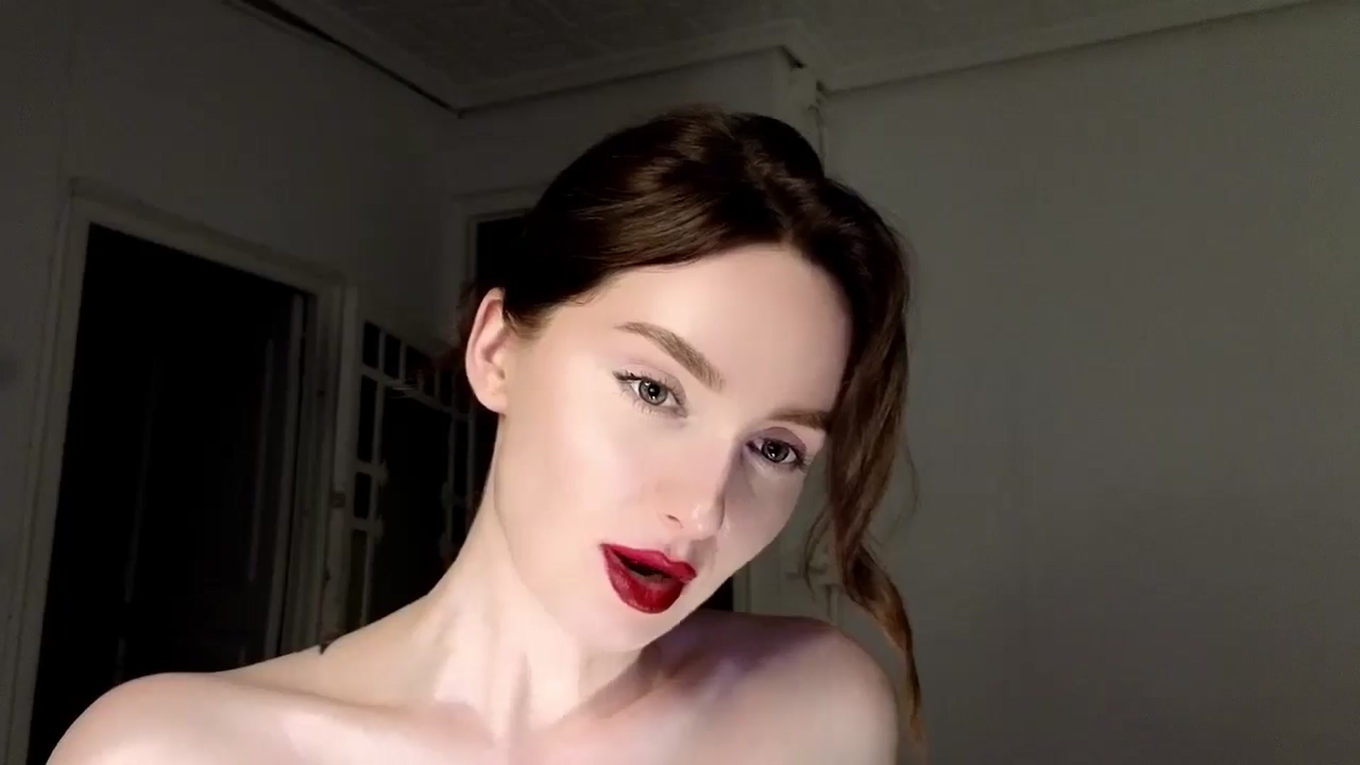 Gallery image thumbnail from Red_Lips_Girl's myfreecams stream on, 06/25/2025, 23:05 image 17 of 20