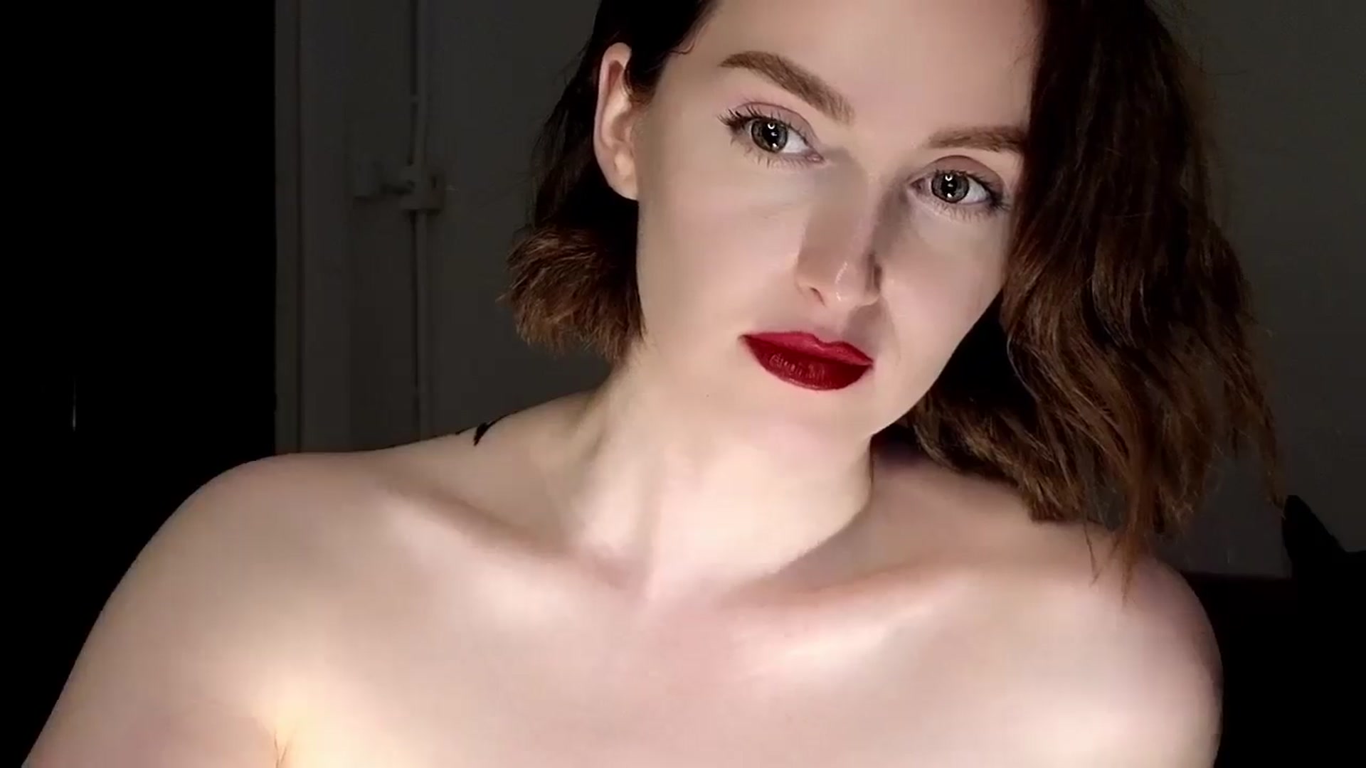 Gallery image thumbnail from Red_Lips_Girl's myfreecams stream on, 06/25/2025, 23:05 image 6 of 20
