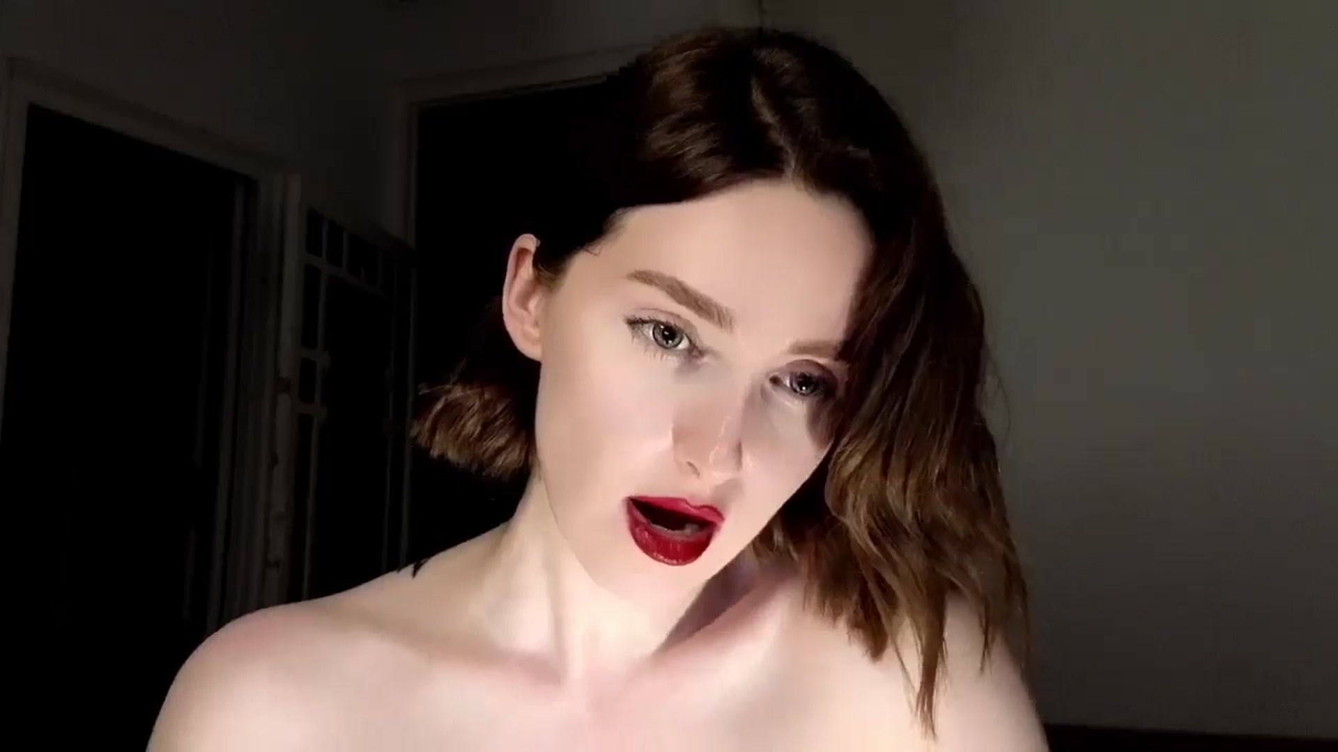 Gallery image thumbnail from Red_Lips_Girl's myfreecams stream on, 06/25/2025, 23:05 image 15 of 20