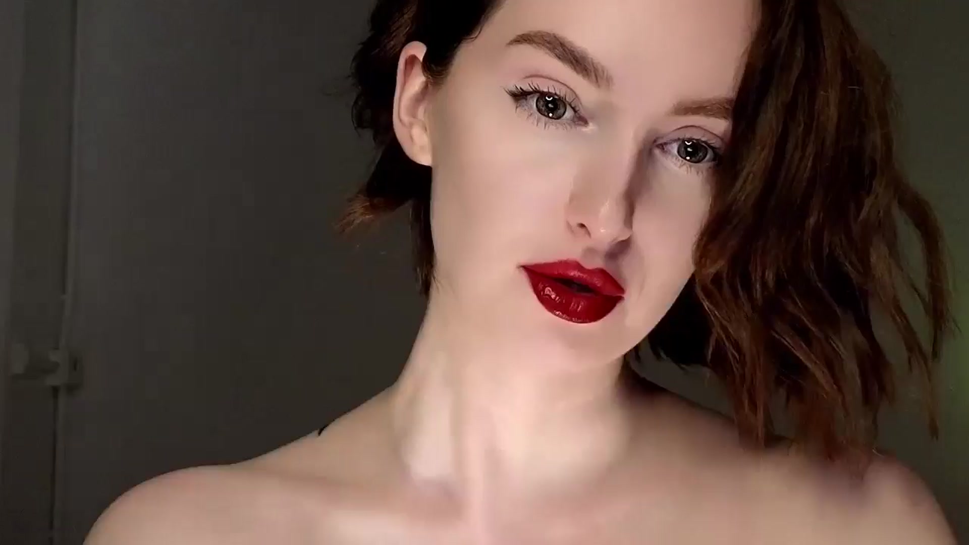 Gallery image thumbnail from Red_Lips_Girl's myfreecams stream on, 06/25/2025, 23:05 image 1 of 20