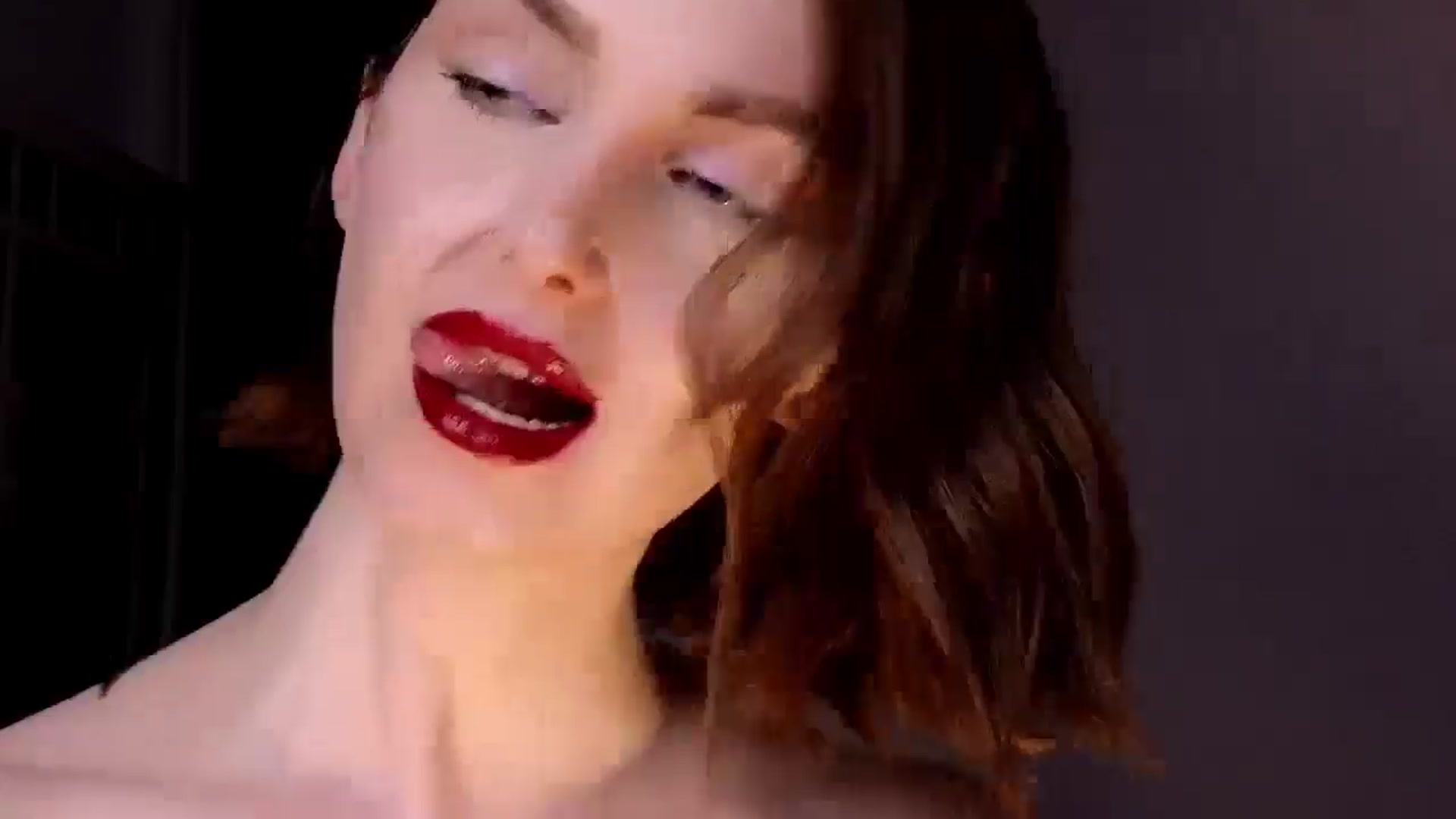 Gallery image thumbnail from Red_Lips_Girl's myfreecams stream on, 06/28/2025, 22:39 image 11 of 20