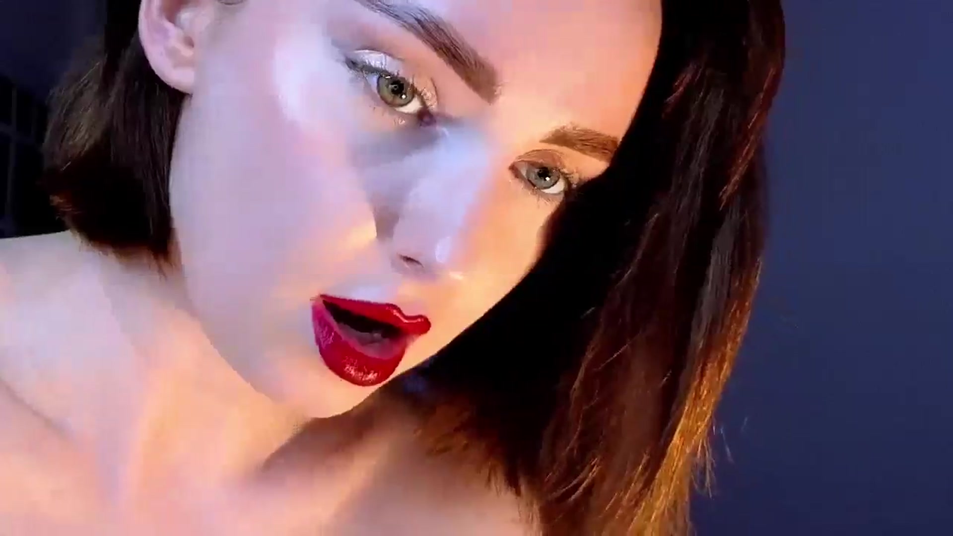 Gallery image thumbnail from Red_Lips_Girl's myfreecams stream on, 06/30/2025, 21:52 image 18 of 20