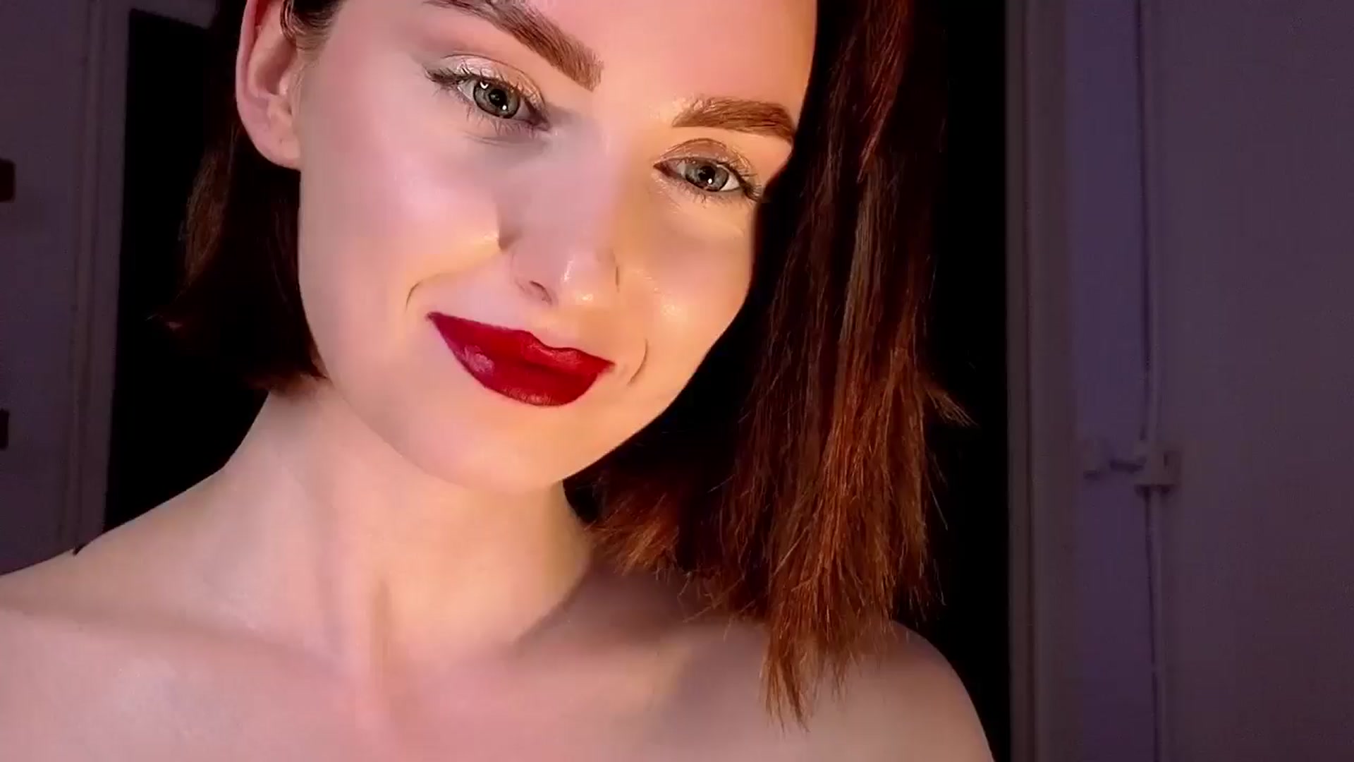 Gallery image thumbnail from Red_Lips_Girl's myfreecams stream on, 06/30/2025, 21:52 image 17 of 20