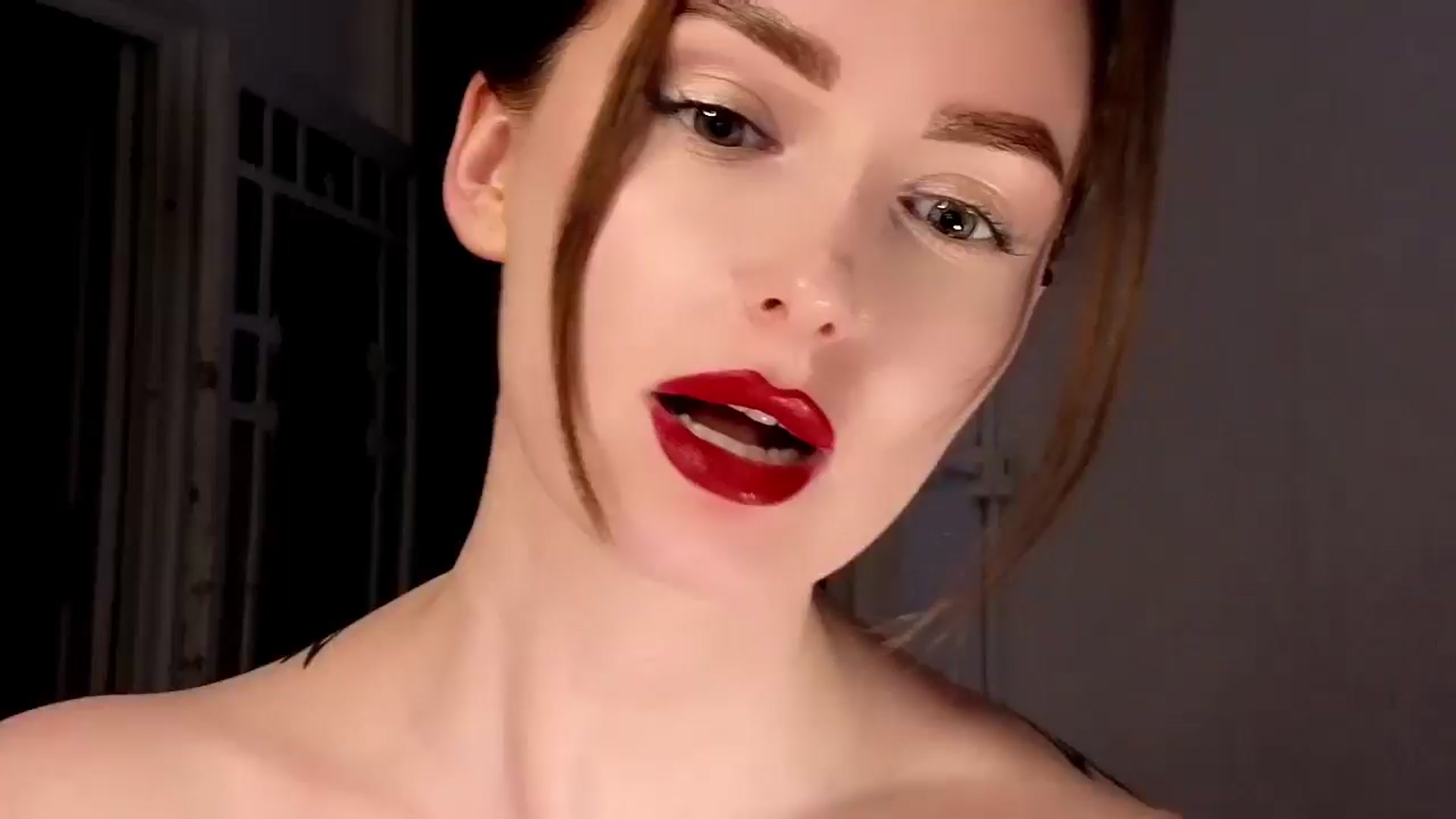 Gallery image thumbnail from Red_Lips_Girl's myfreecams stream on, 06/30/2025, 23:07 image 1 of 20